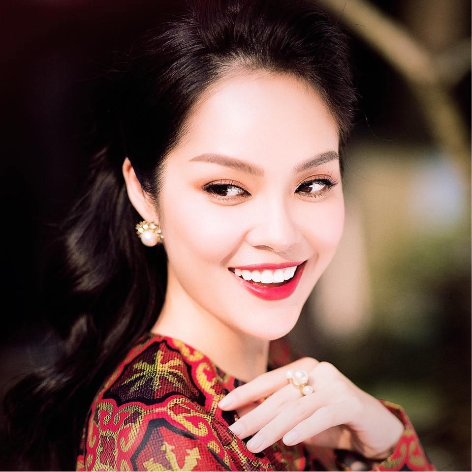 Dương Cẩm Lynh vui mừng vì công việc của cô đang có nhiều chuyển biến tích cực Dương Cẩm Lynh vui mừng vì công việc của cô đang có nhiều chuyển biến tích cực