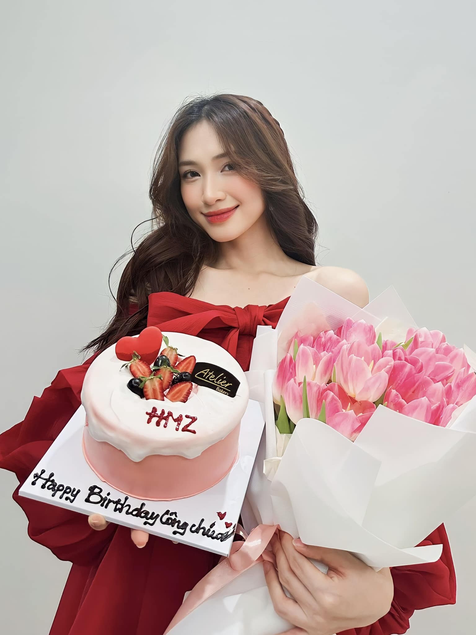 Hòa Minzy luôn cố gắng để hoàn thiện bản thân, trở thành hình mẫu cho bé Bo Hòa Minzy luôn cố gắng để hoàn thiện bản thân, trở thành hình mẫu cho bé Bo