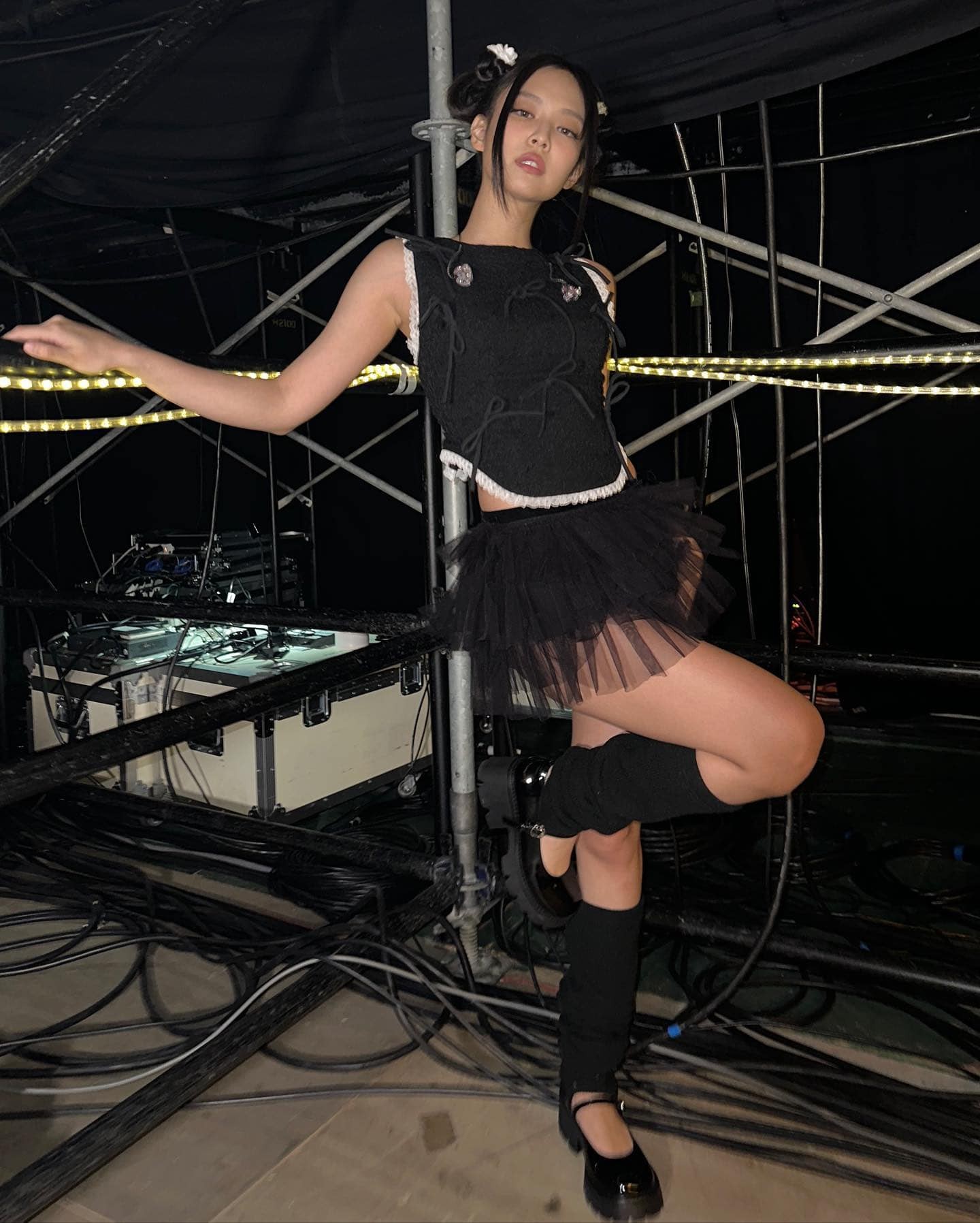 Trố mắt trước loạt trang phục 'không thể ngắn hơn' của Jennie (Blackpink) - Ảnh 3