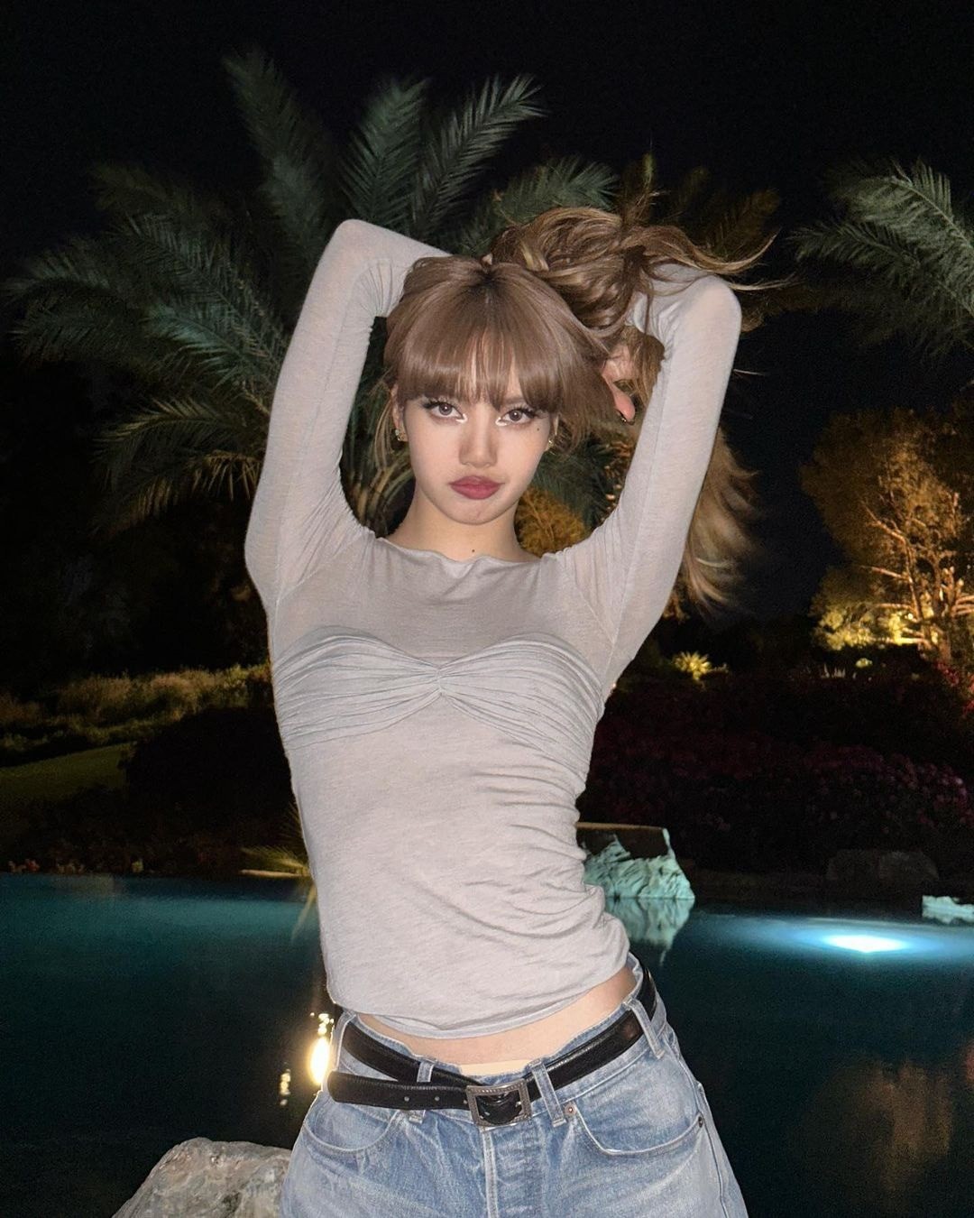 Lisa (Blackpink) chuộng váy áo tôn eo thon bụng phẳng của, không hổ danh 'biểu tượng thời trang Châu Á' - Ảnh 5 Lisa (Blackpink) chuộng váy áo tôn eo thon bụng phẳng của, không hổ danh 'biểu tượng thời trang Châu Á' - Ảnh 5