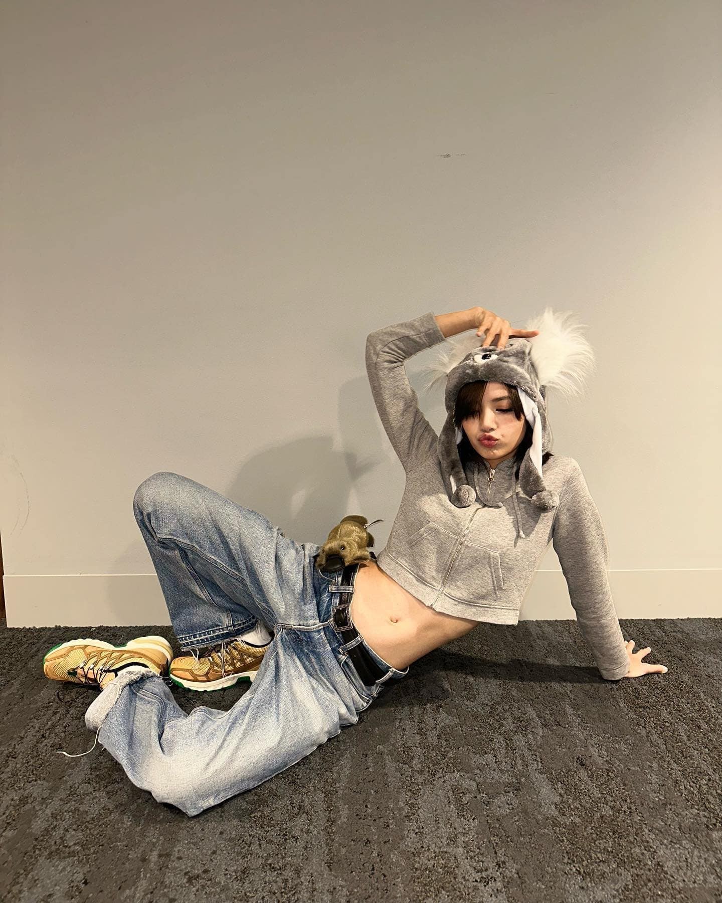 Lisa (Blackpink) chuộng váy áo tôn eo thon bụng phẳng của, không hổ danh 'biểu tượng thời trang Châu Á' - Ảnh 2 Lisa (Blackpink) chuộng váy áo tôn eo thon bụng phẳng của, không hổ danh 'biểu tượng thời trang Châu Á' - Ảnh 2