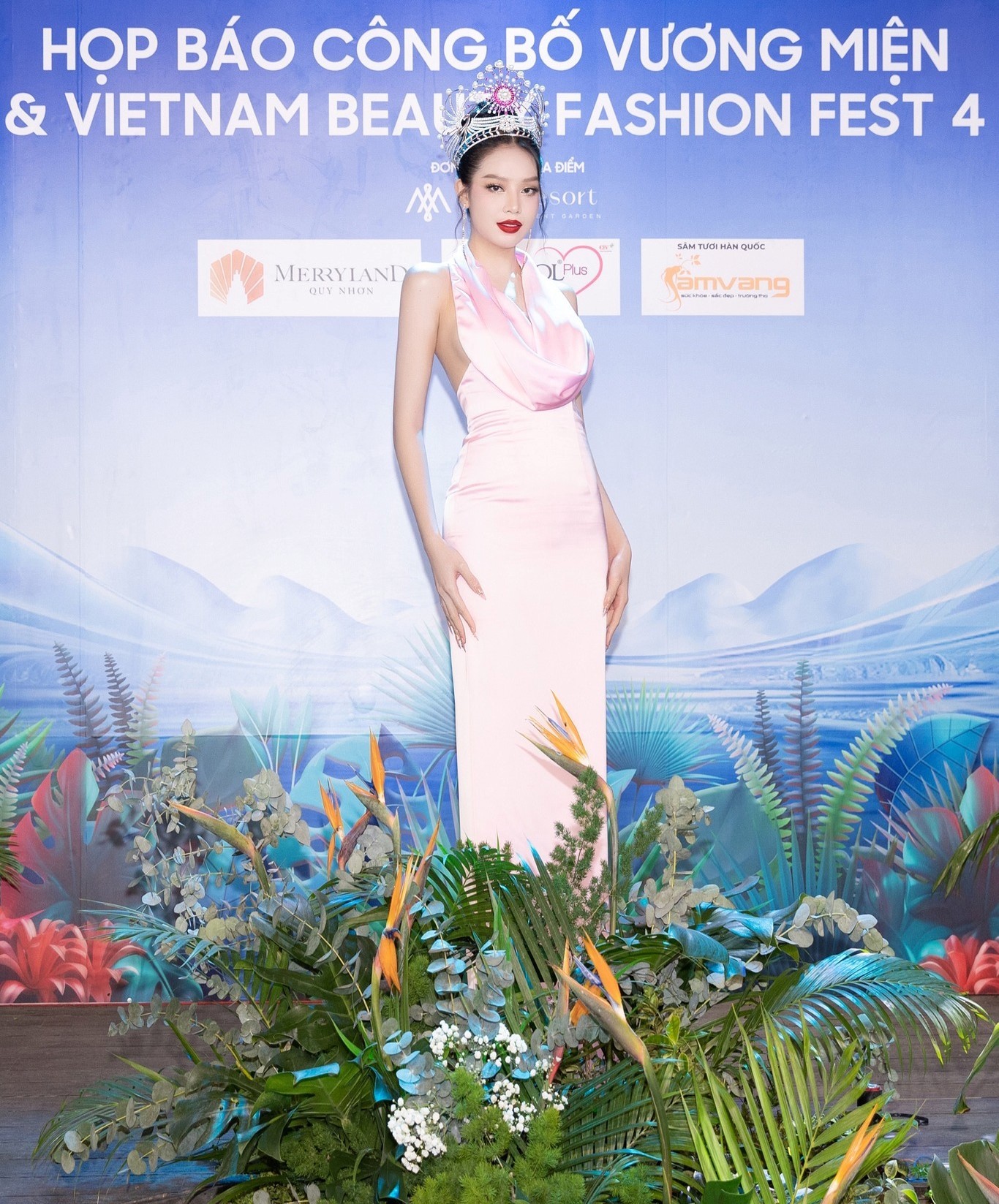 Video: Hoa hậu Thanh Thủy 'cực keo' dự họp báo, visual kinh diễm lấn át loạt chân dài khét tiếng - Ảnh 2 Video: Hoa hậu Thanh Thủy 'cực keo' dự họp báo, visual kinh diễm lấn át loạt chân dài khét tiếng - Ảnh 2