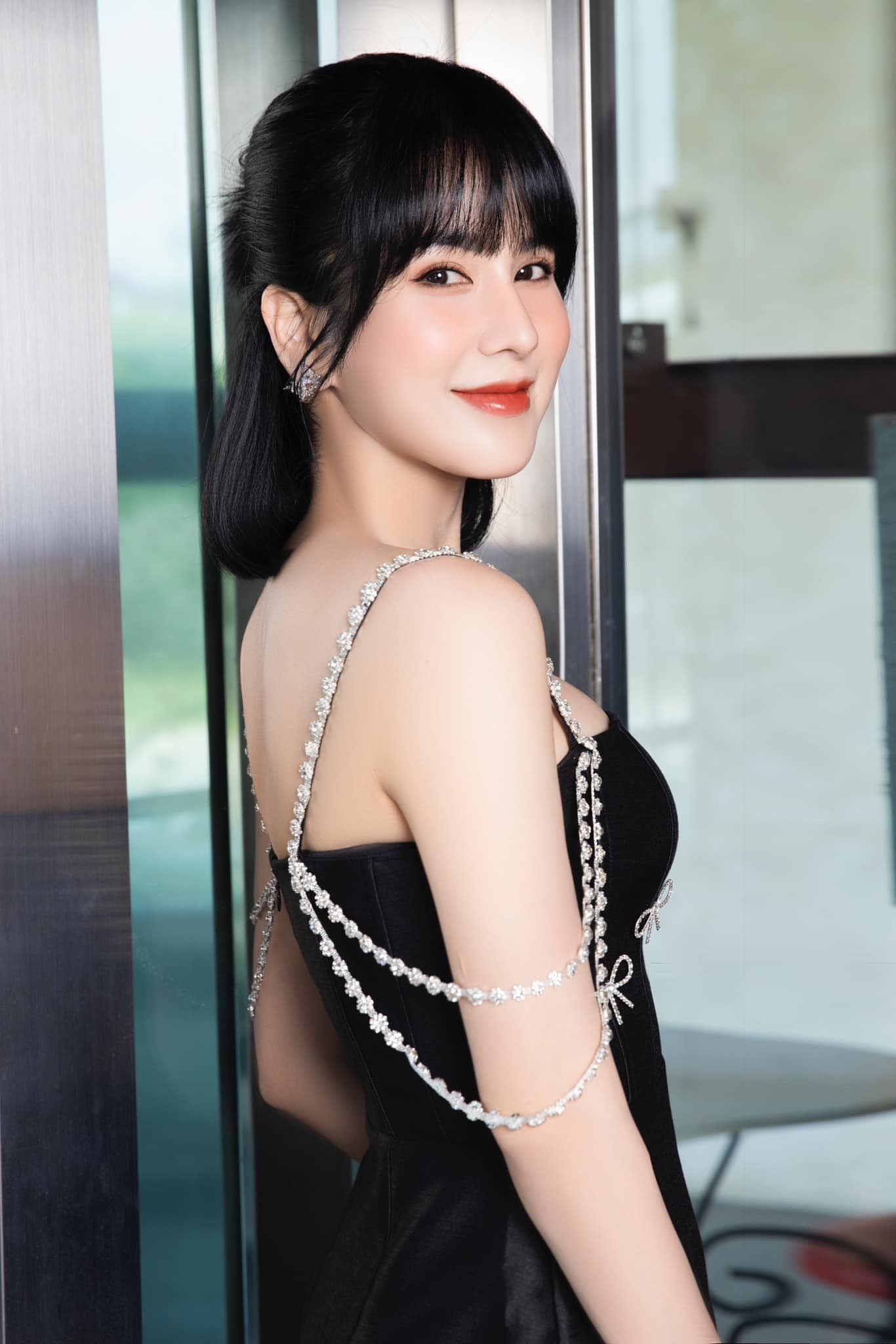Diệp Lâm Anh đã lên tiếng về những tin đồn về việc yêu cầu nhà chồng phân chia tài sản rồi mới dọn đi gây xôn xao dư luận Diệp Lâm Anh đã lên tiếng về những tin đồn về việc yêu cầu nhà chồng phân chia tài sản rồi mới dọn đi gây xôn xao dư luận