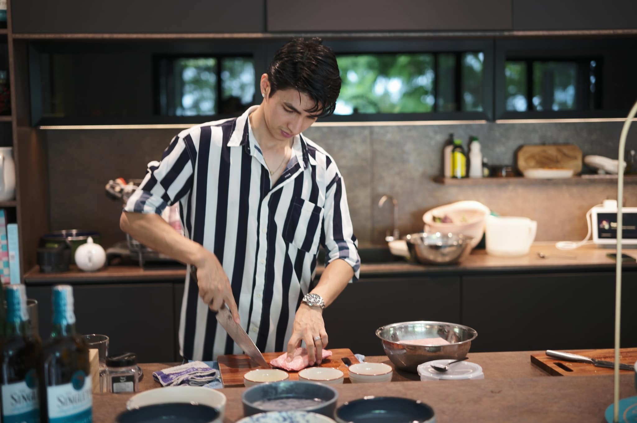 Bình An đảm đang vào bếp, dòng trạng thái khiến dân tình bật cười Bình An đảm đang vào bếp, dòng trạng thái khiến dân tình bật cười