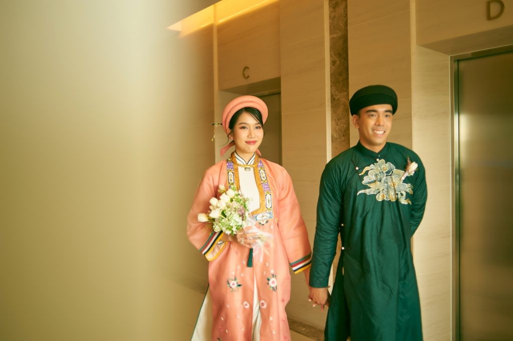 Video: Đỗ Thị Hà diện áo dài nền nã tại đám hỏi Á hậu Phương Anh, visual trong veo gây thương nhớ - Ảnh 1 Video: Đỗ Thị Hà diện áo dài nền nã tại đám hỏi Á hậu Phương Anh, visual trong veo gây thương nhớ - Ảnh 1
