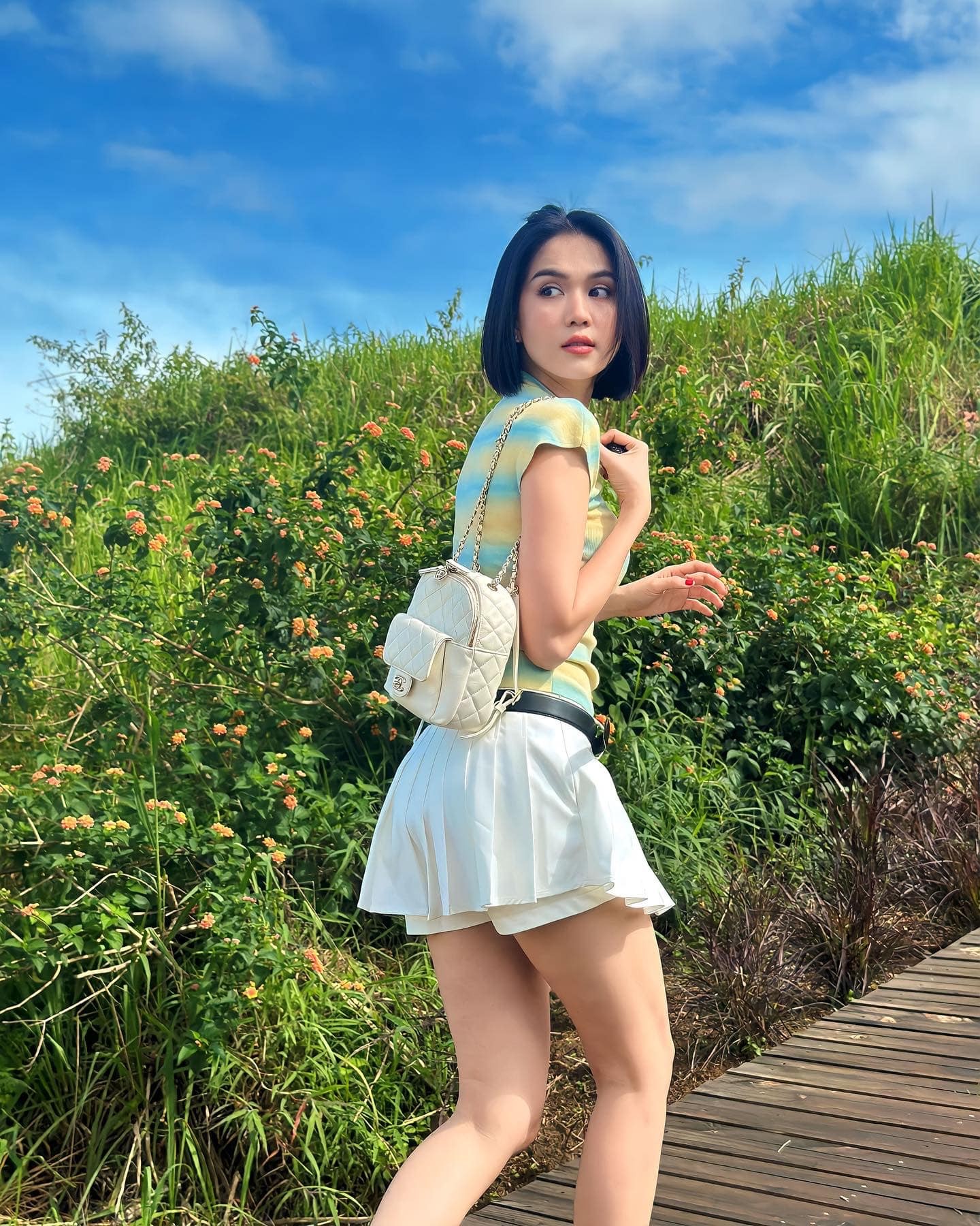 Ngọc Trinh chia sẻ loạt ảnh thả dáng tại Đà Lạt, chiếc váy bé tí hon trở thành tâm điểm Ngọc Trinh chia sẻ loạt ảnh thả dáng tại Đà Lạt, chiếc váy bé tí hon trở thành tâm điểm 
