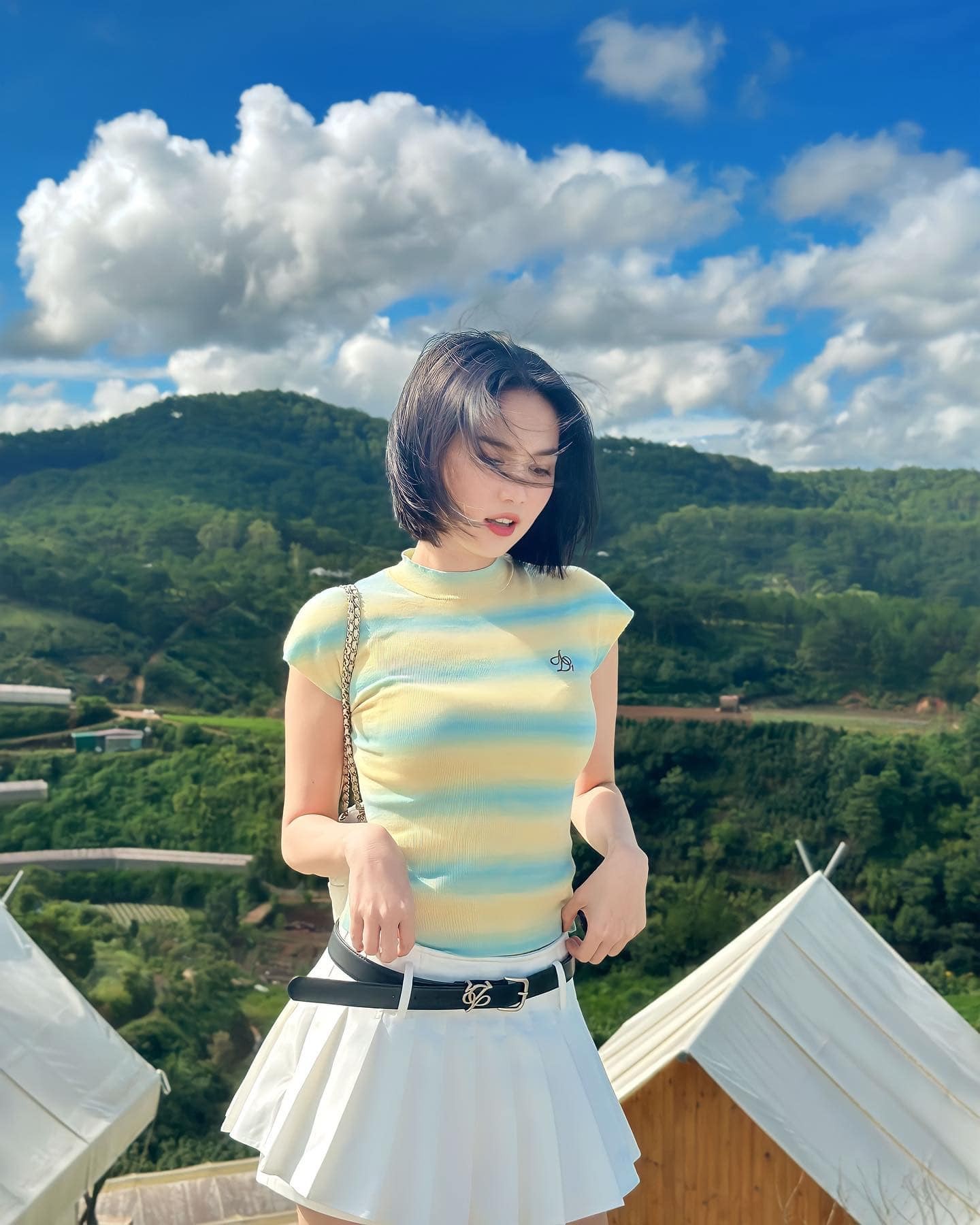Cô nàng trông trẻ hơn với tuổi thật Cô nàng trông trẻ hơn với tuổi thật