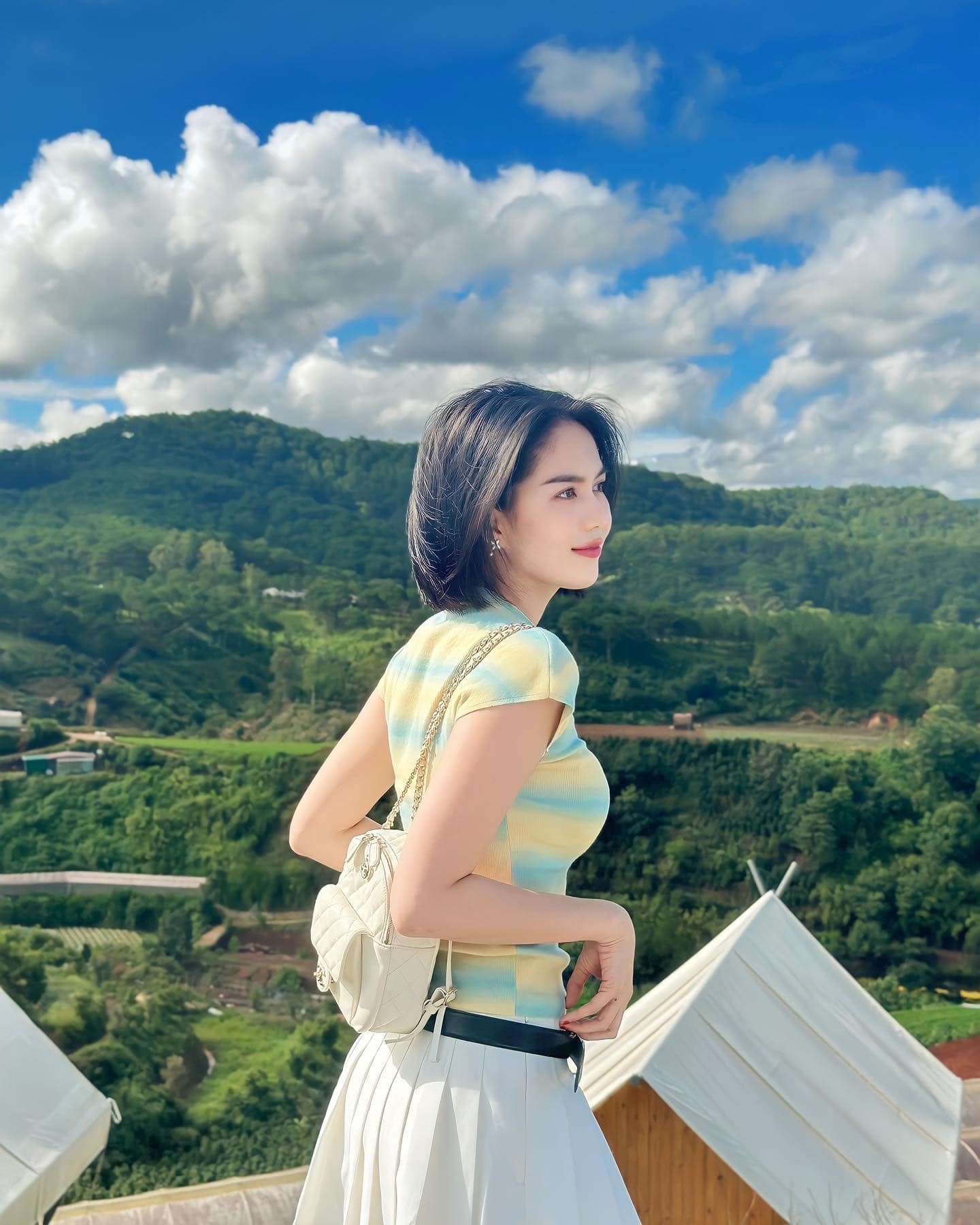 Dạo gần đây, Ngọc Trinh khoe thân chừng mực hơn trước