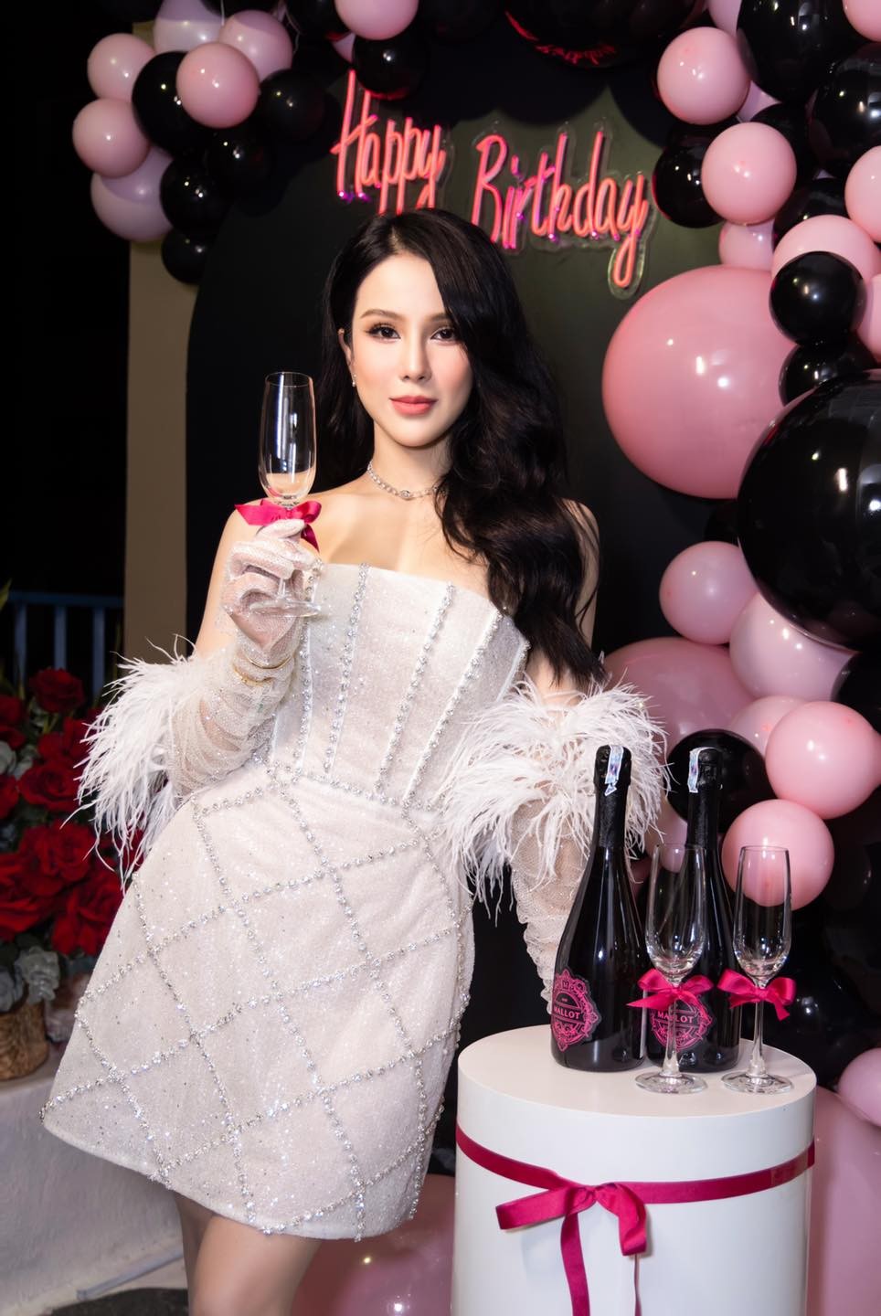 Diệp Lâm Anh cố gắng để bình tĩnh không để câu chuyện tệ hại đi và luôn tin rằng mọi thứ rồi sẽ qua