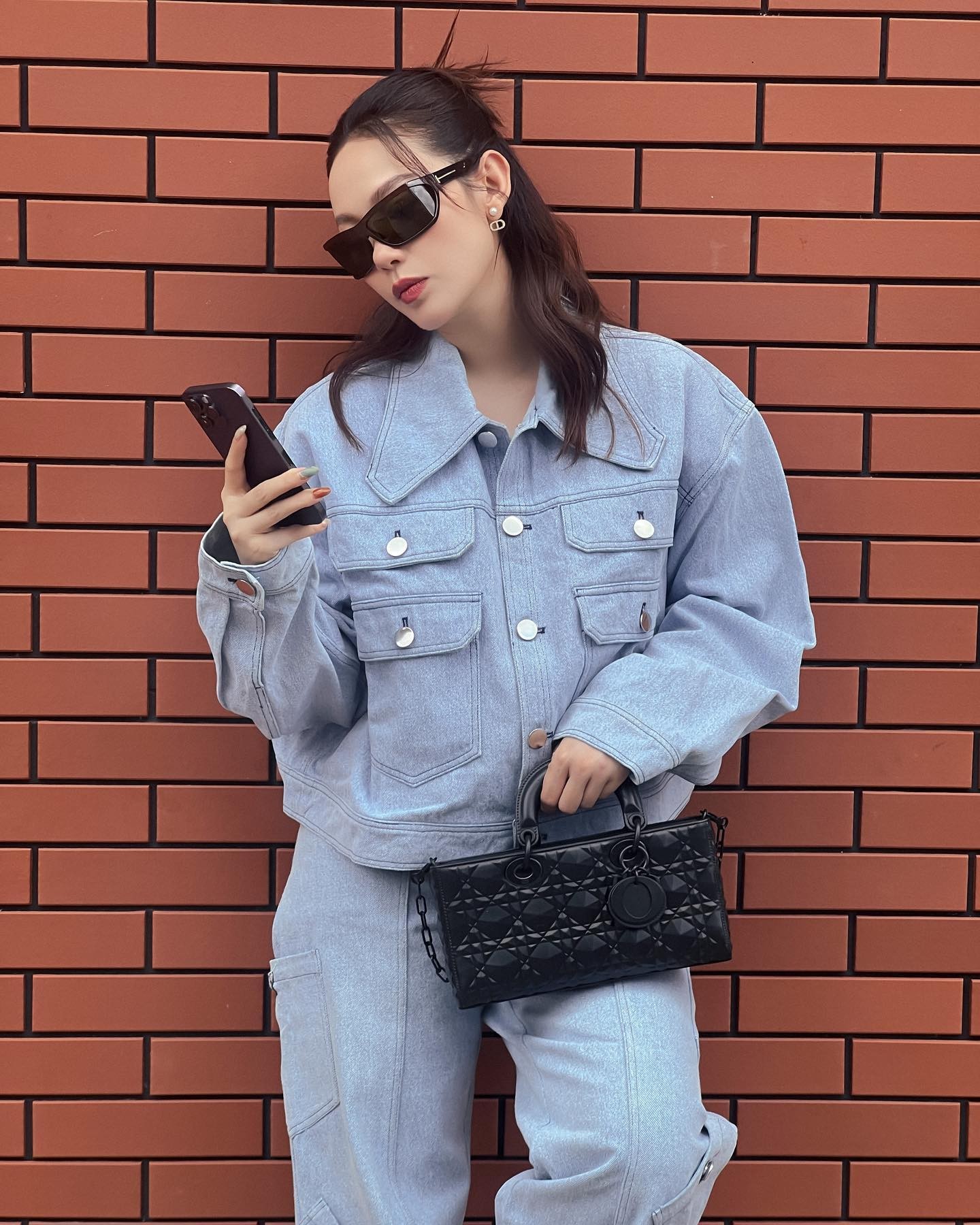 Gu thời trang trendy của Minh Hằng cũng khiến chị em rần rần khen ngợi