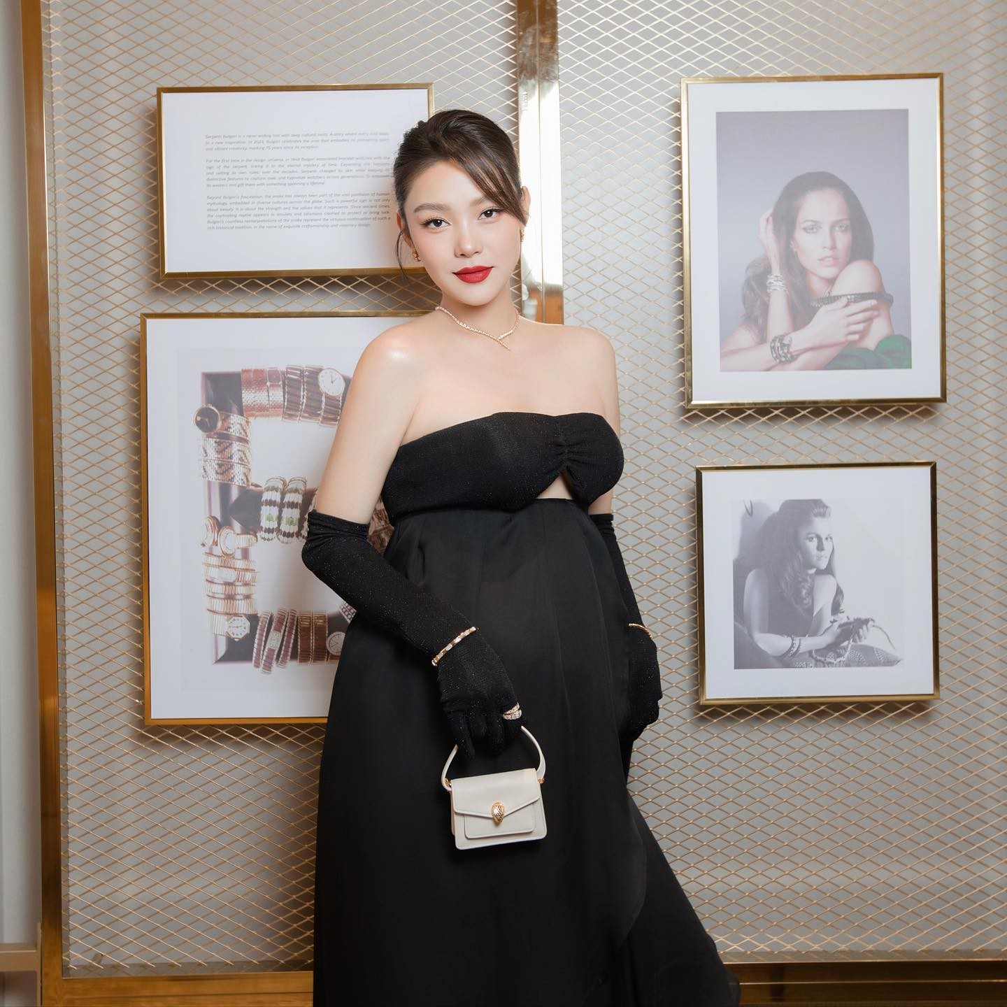 Minh Hằng vẫn giữ được vẻ kinh diễm dù bụng to vượt mặt 