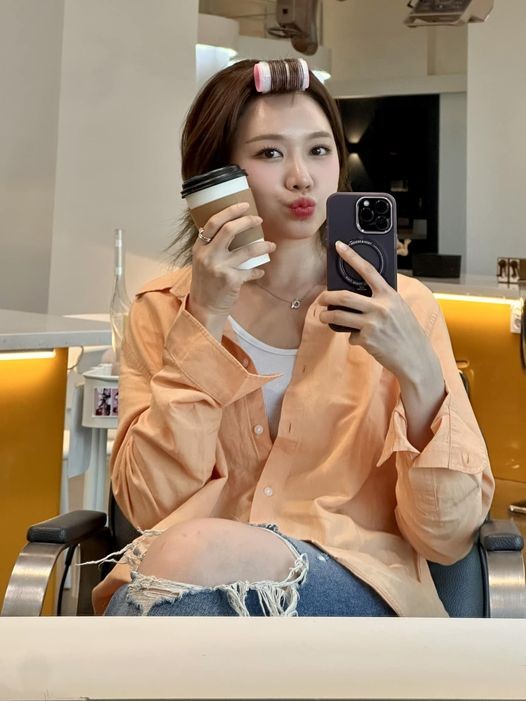 Người hâm mộ khuyên cô nên dành nhiều thời gian nghỉ ngơi, tránh làm việc quá nhiều để ảnh hưởng đến sức khỏe. Người hâm mộ khuyên cô nên dành nhiều thời gian nghỉ ngơi, tránh làm việc quá nhiều để ảnh hưởng đến sức khỏe.