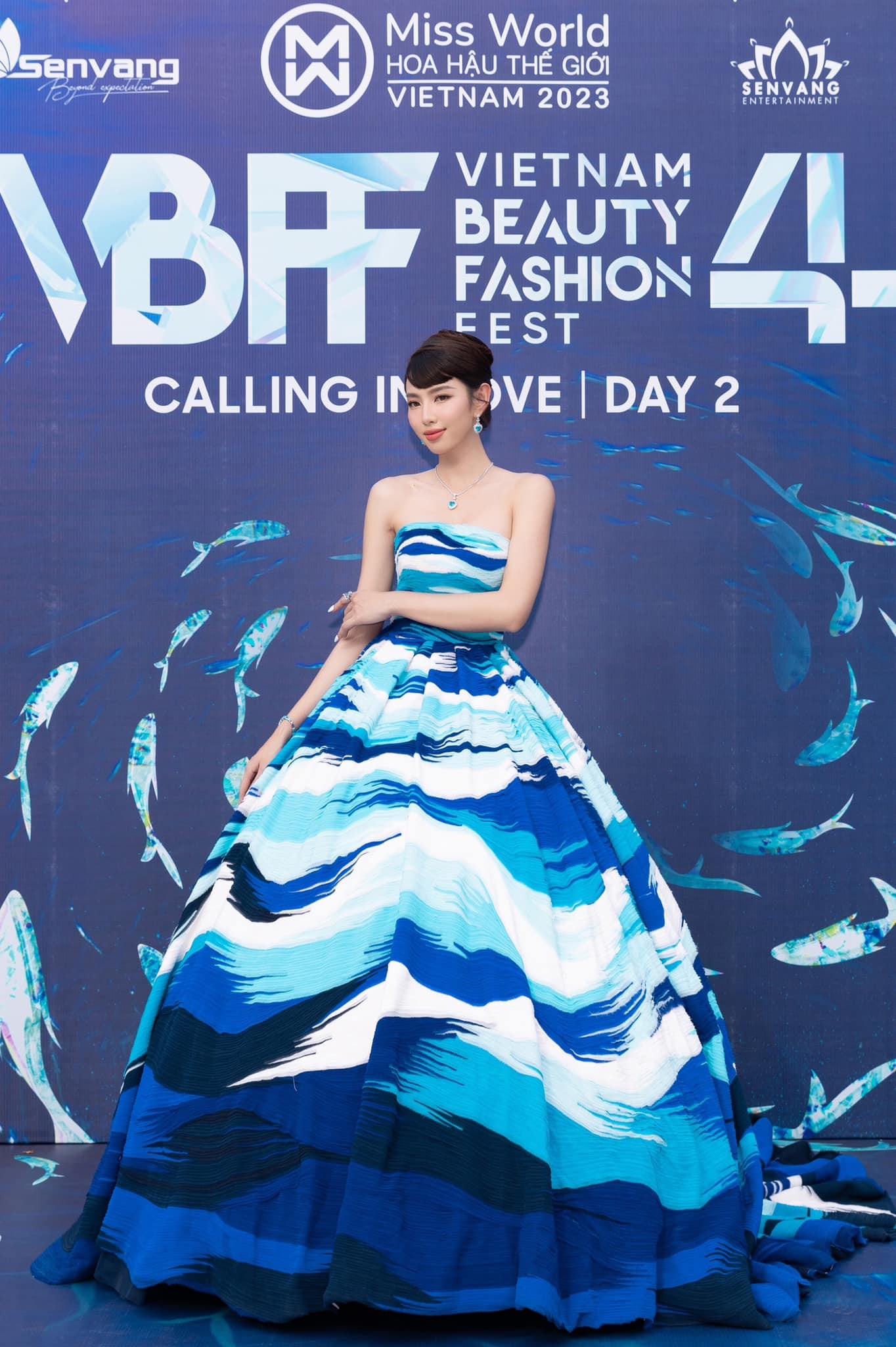 Cô được ví như nàng lọ lem bởi tạo hình kinh diễm