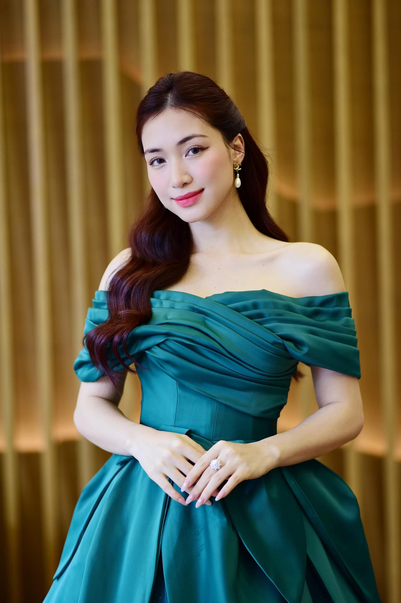 Hòa Minzy chuẩn 'đóa hoa đẹp nhất khi không thuộc về ai' Hòa Minzy chuẩn 'đóa hoa đẹp nhất khi không thuộc về ai'