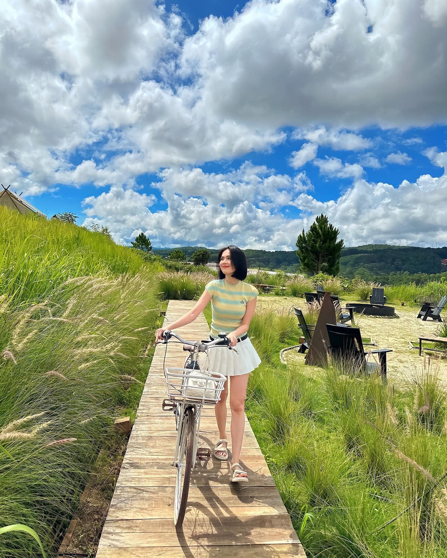 Ngọc Trinh đặc biệt ưa chuộng kiểu váy áo siêu ngắn