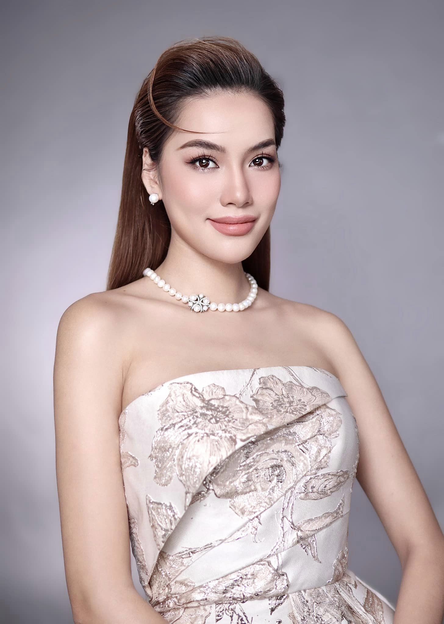 Lê Hoàng Phương (sinh năm 1995) thu hút được sự quan tâm của cộng đồng fan sắc đẹp tại Hoa Hậu Hòa Bình Việt Nam 2023