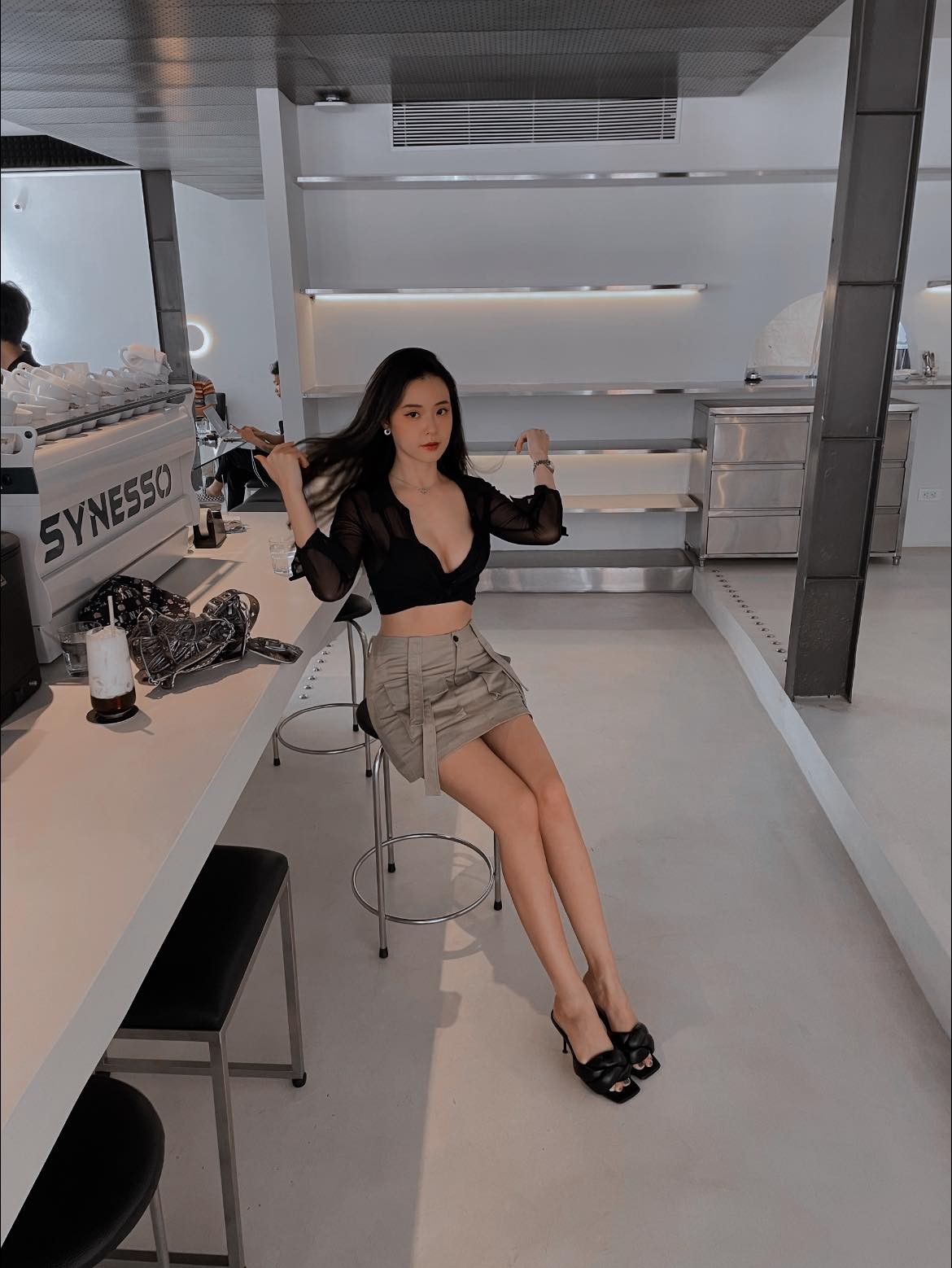 Midu chăm diện áo phô vòng 1