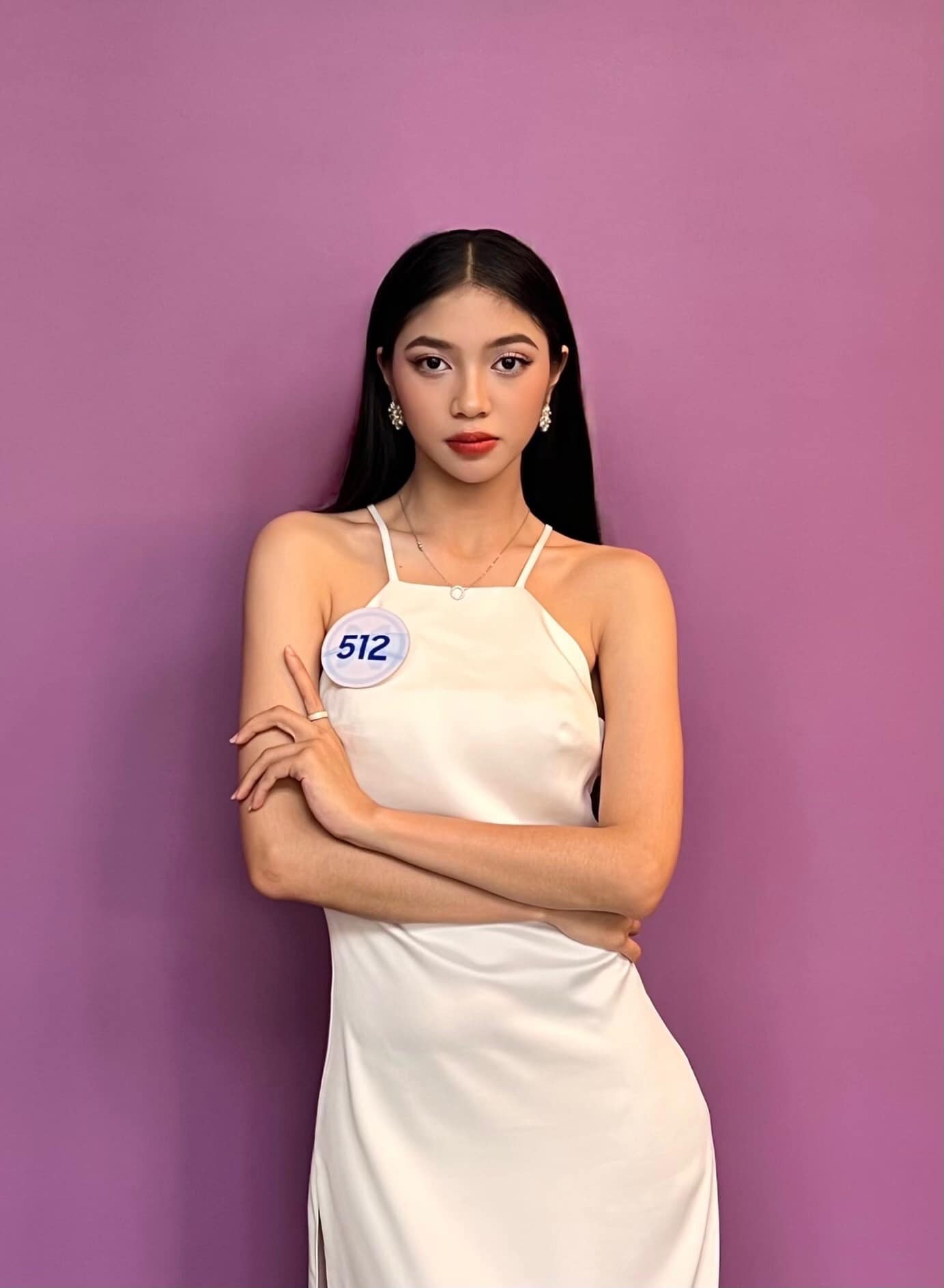 Minh Kiên nhận định không có thước đo nào định nghĩa cái đẹp, cô hài lòng với vẻ ngoài của mình.