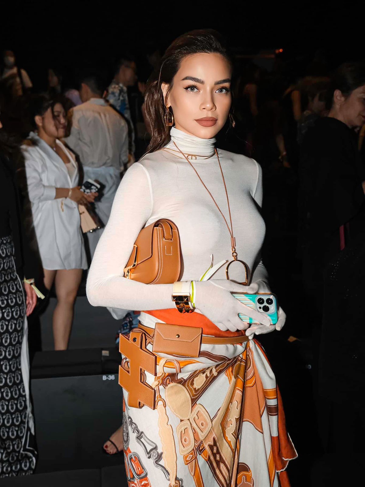 Hồ Ngọc Hà mê mệt bodysuit