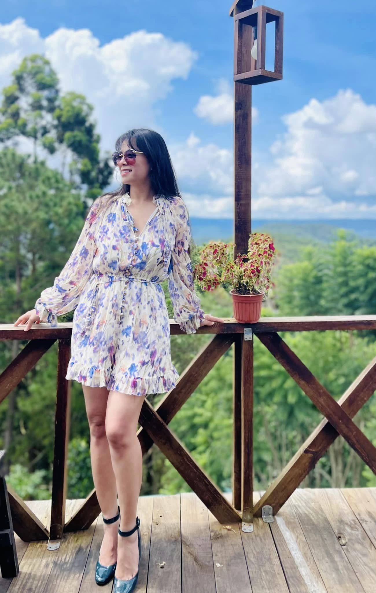 Váy ngắn được bà Đào Lan Hương lăng xê nhiều lần