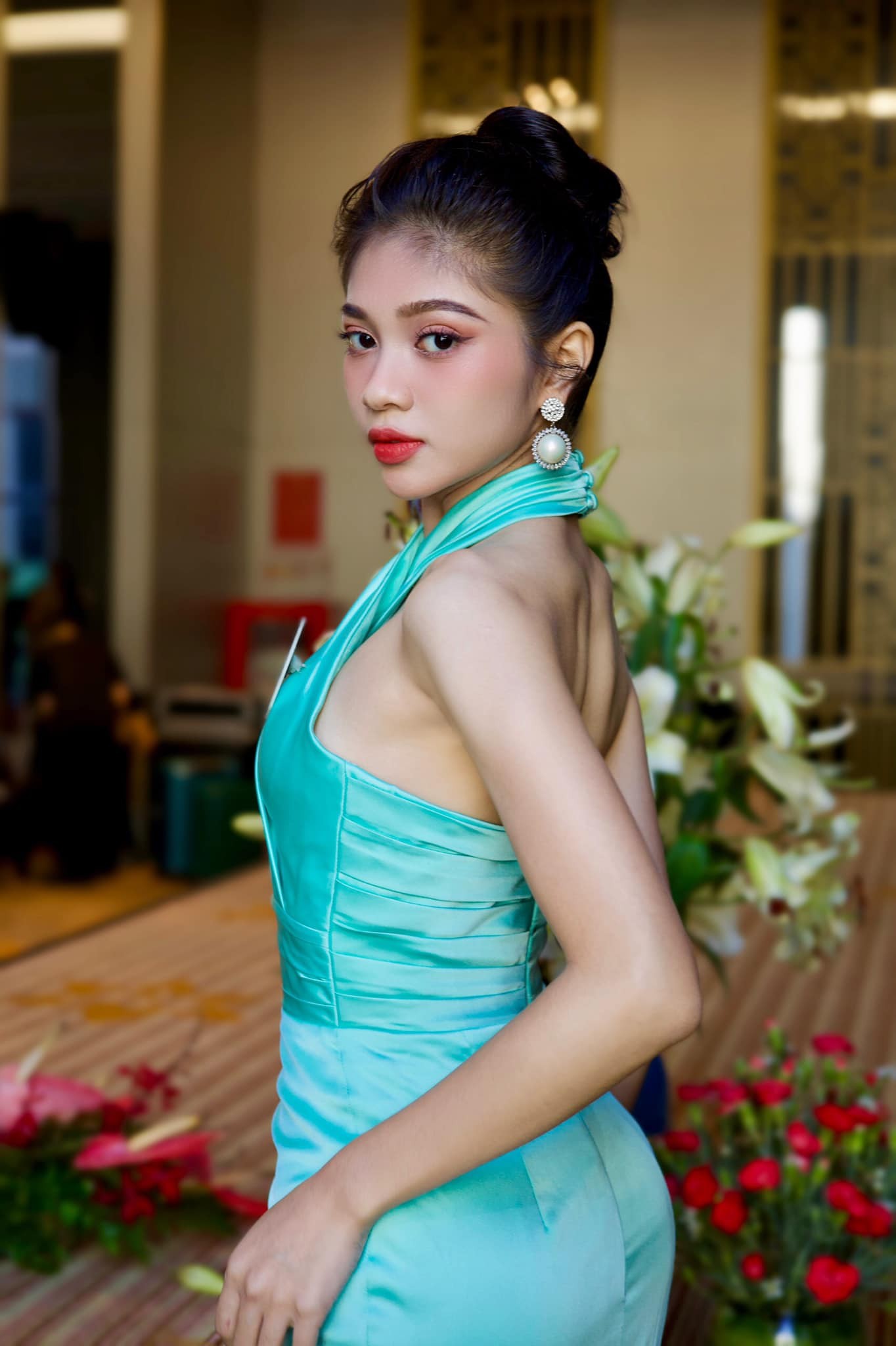 Hậu trường Minh Kiên tập hát, nhìn vào màn hình điện thoại bị vỡ mà ai nấy thương cảm - Ảnh 2