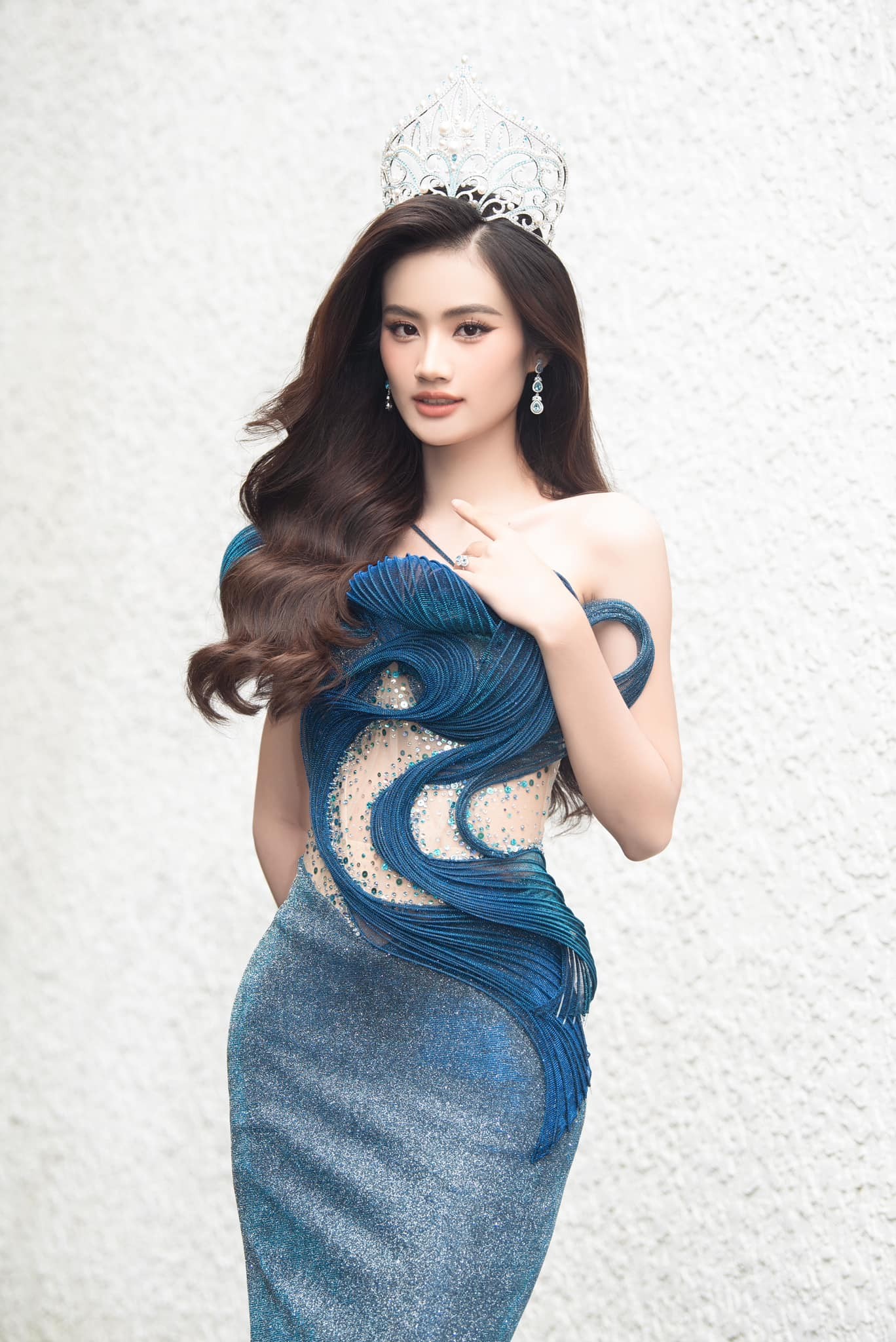 Tân Miss World Vietnam - Huỳnh Trần Ý Nhi