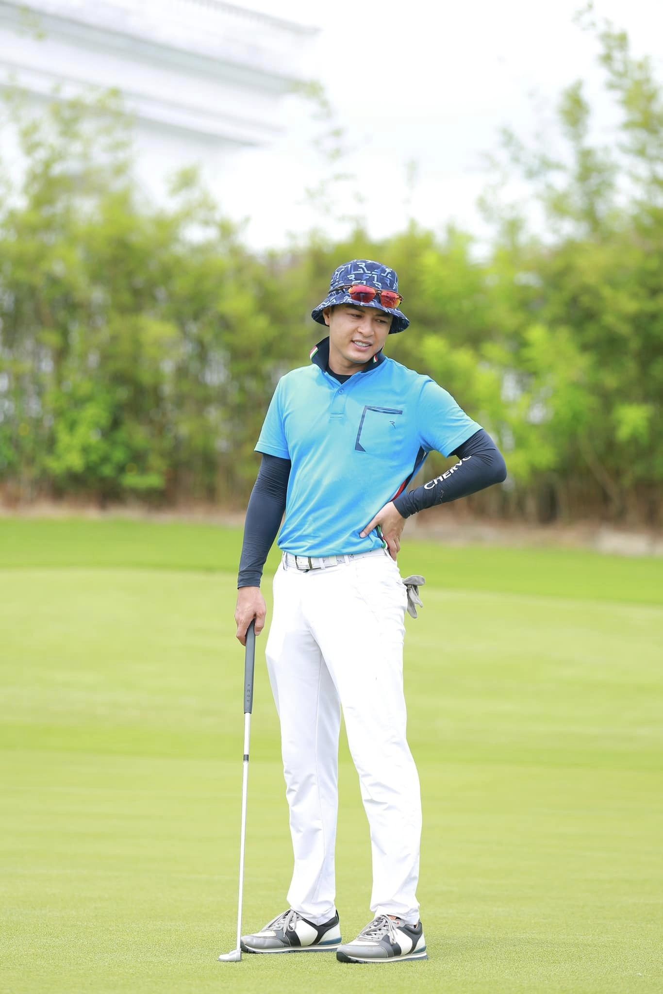 Hồng Đăng thường chia sẻ những khoảnh khắc ra sân