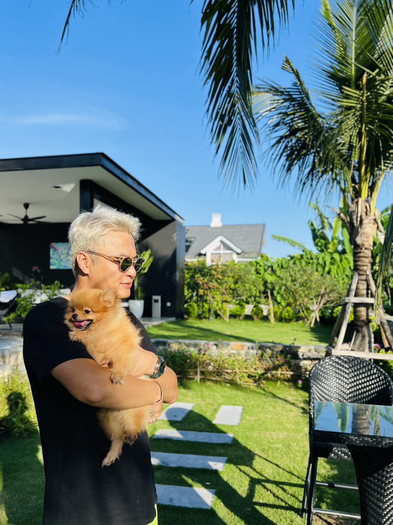 Vắng bóng khỏi màn ảnh và các hoạt động của làng giải trí, Hồng Đăng tập trung phát triển công việc kinh doanh, dành nhiều thời gian nghỉ ngơi