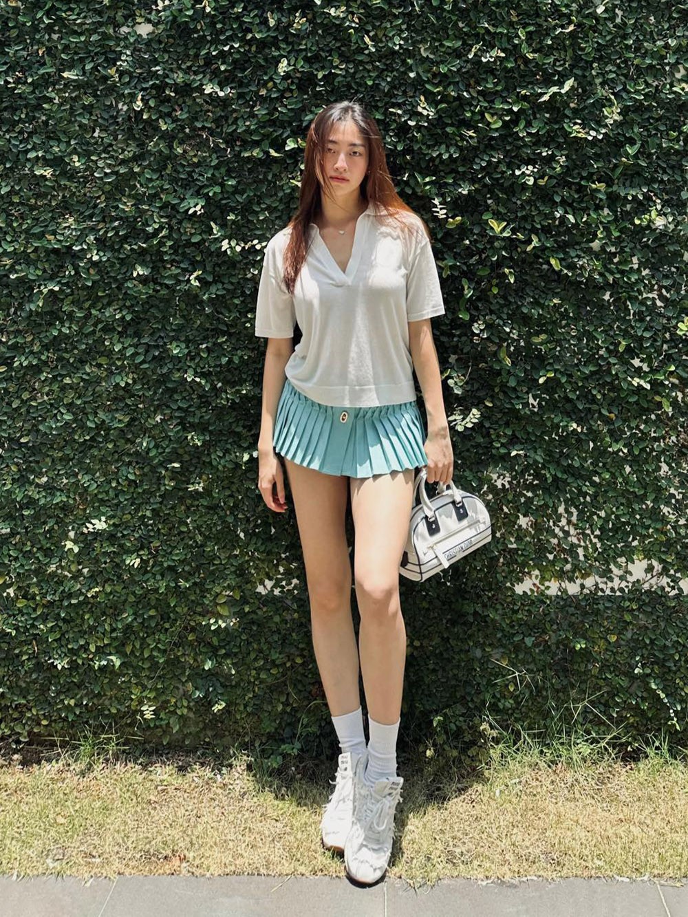 Lương Thùy Linh năng động