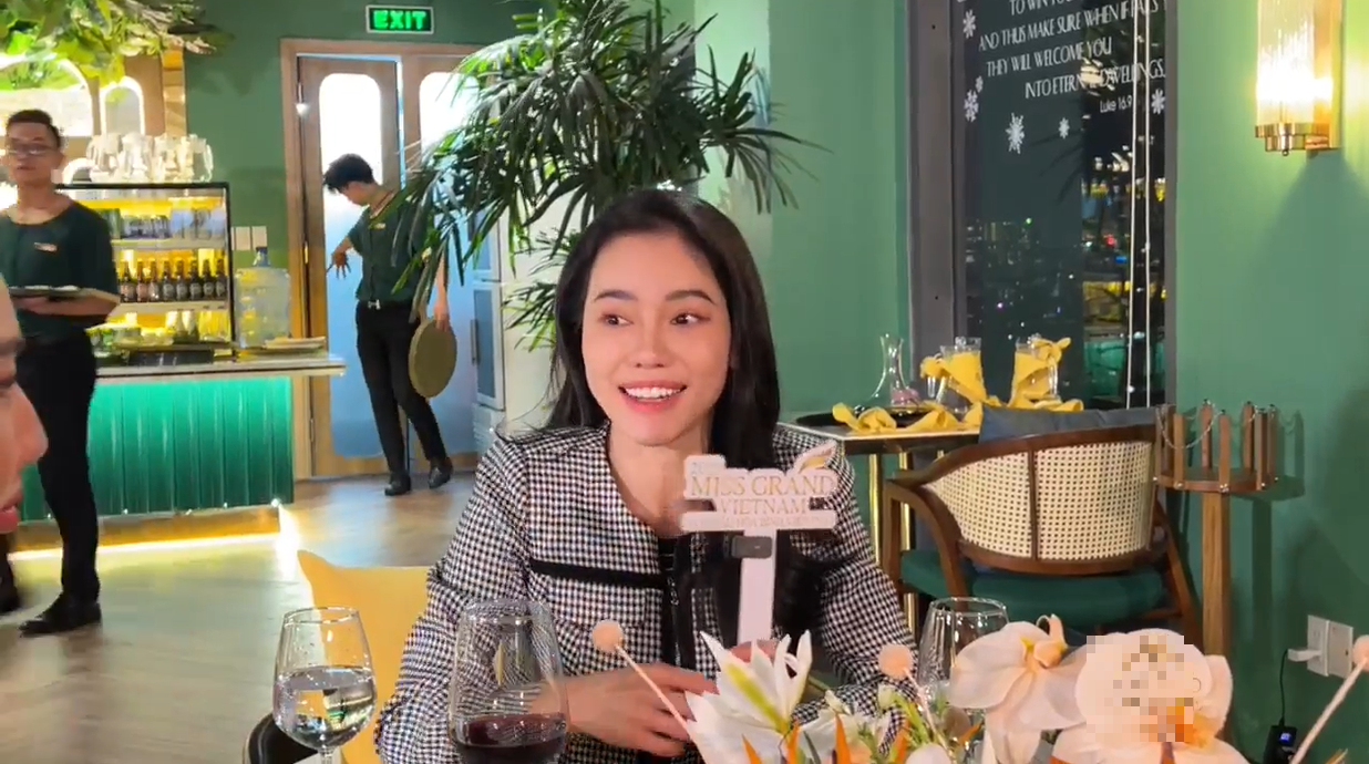 Thái độ của 'bà trùm hoa hậu' Phạm Kim Dung giữa lúc Ý Nhi - Đào Hiền gây tranh cãi vì vạ miệng? - Ảnh 1 Thái độ của 'bà trùm hoa hậu' Phạm Kim Dung giữa lúc Ý Nhi - Đào Hiền gây tranh cãi vì vạ miệng? - Ảnh 1