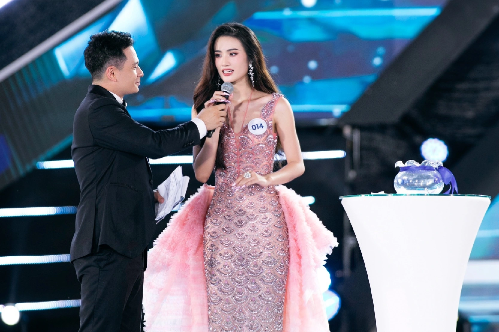 Màn 'khởi động' nhiệm kỳ đầy sóng gió của Top 3 Miss World Vietnam 2023 - Ảnh 1 Màn 'khởi động' nhiệm kỳ đầy sóng gió của Top 3 Miss World Vietnam 2023 - Ảnh 1