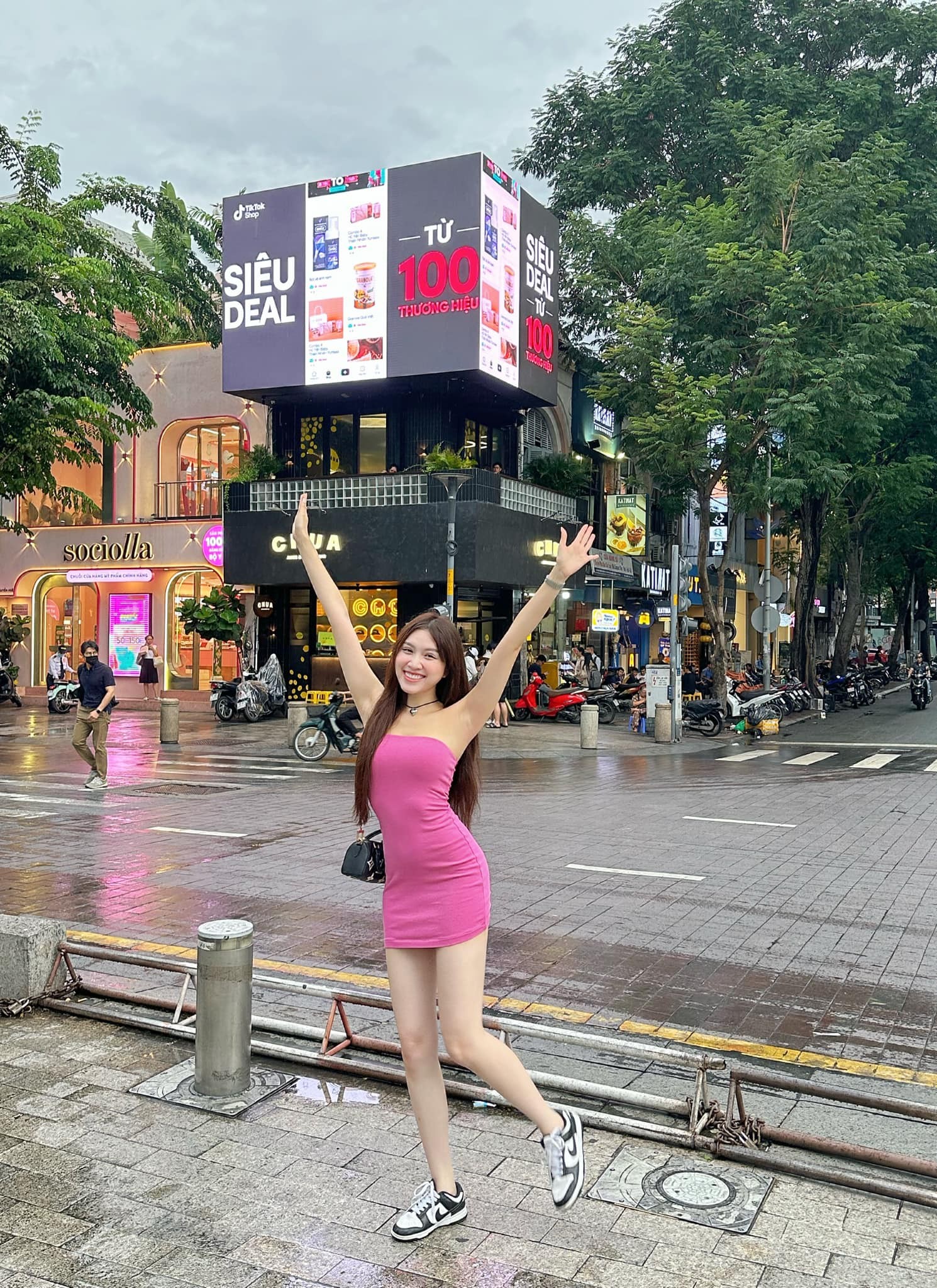 Thanh Thanh Huyền và tủ đồ toàn váy 'không thể ngắn hơn' - Ảnh 5 Thanh Thanh Huyền và tủ đồ toàn váy 'không thể ngắn hơn' - Ảnh 5