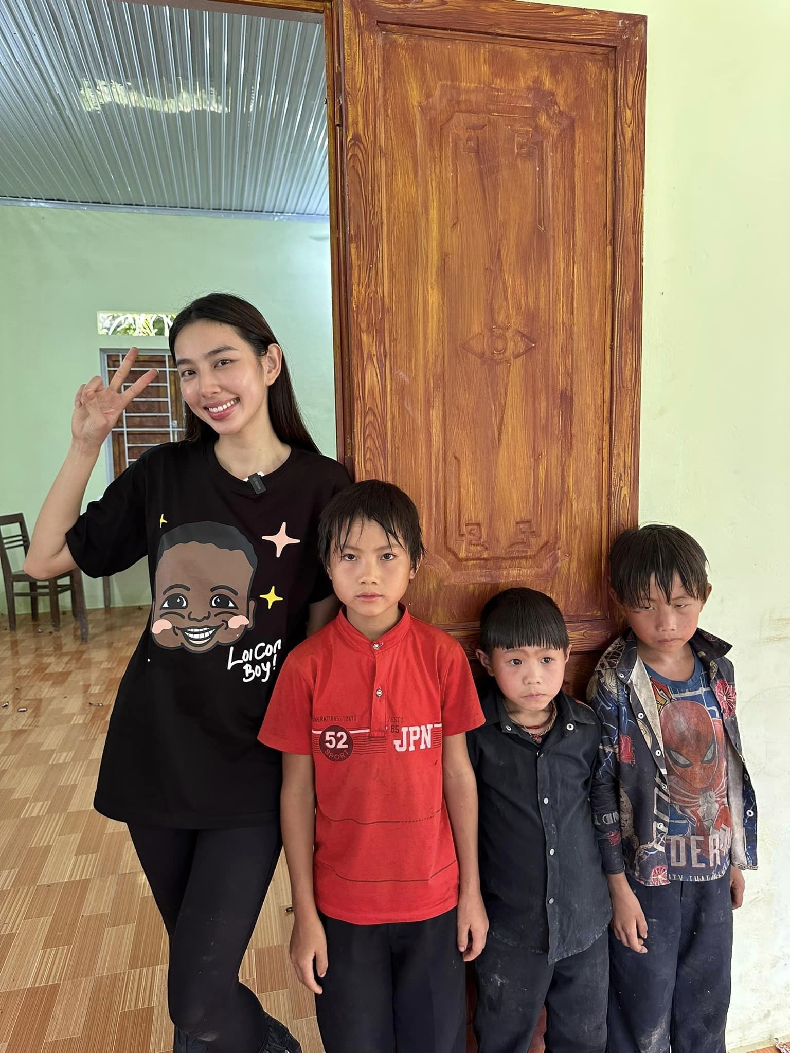 Nguyễn Thúc Thùy Tiên đã cùng team Quang Linh Vlogs đã có chuyến từ thiện tại Hà Giang Nguyễn Thúc Thùy Tiên đã cùng team Quang Linh Vlogs đã có chuyến từ thiện tại Hà Giang