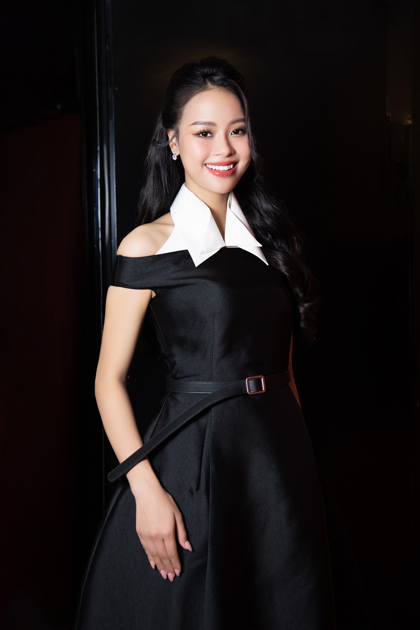 Cô được khen ngợi bởi nét sang trọng Cô được khen ngợi bởi nét sang trọng