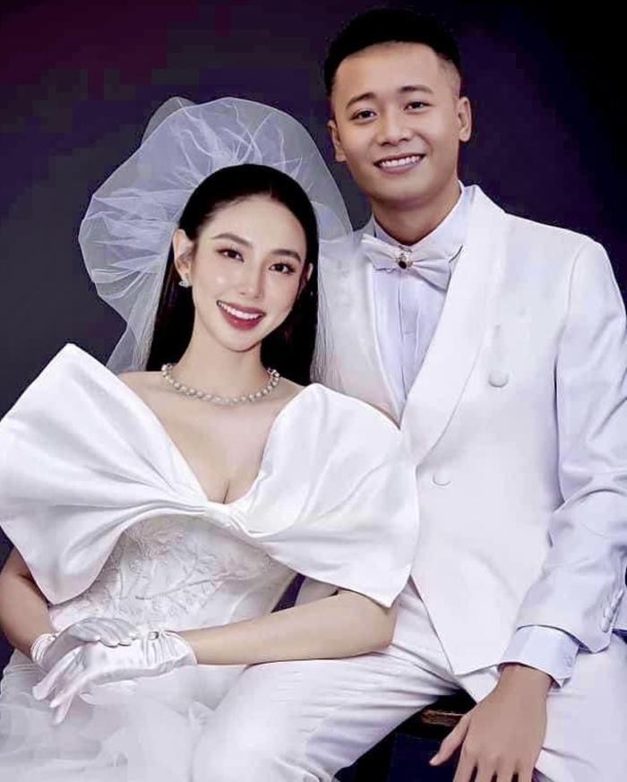 CDM ghép ảnh Thùy Tiên - Quang Linh CDM ghép ảnh Thùy Tiên - Quang Linh