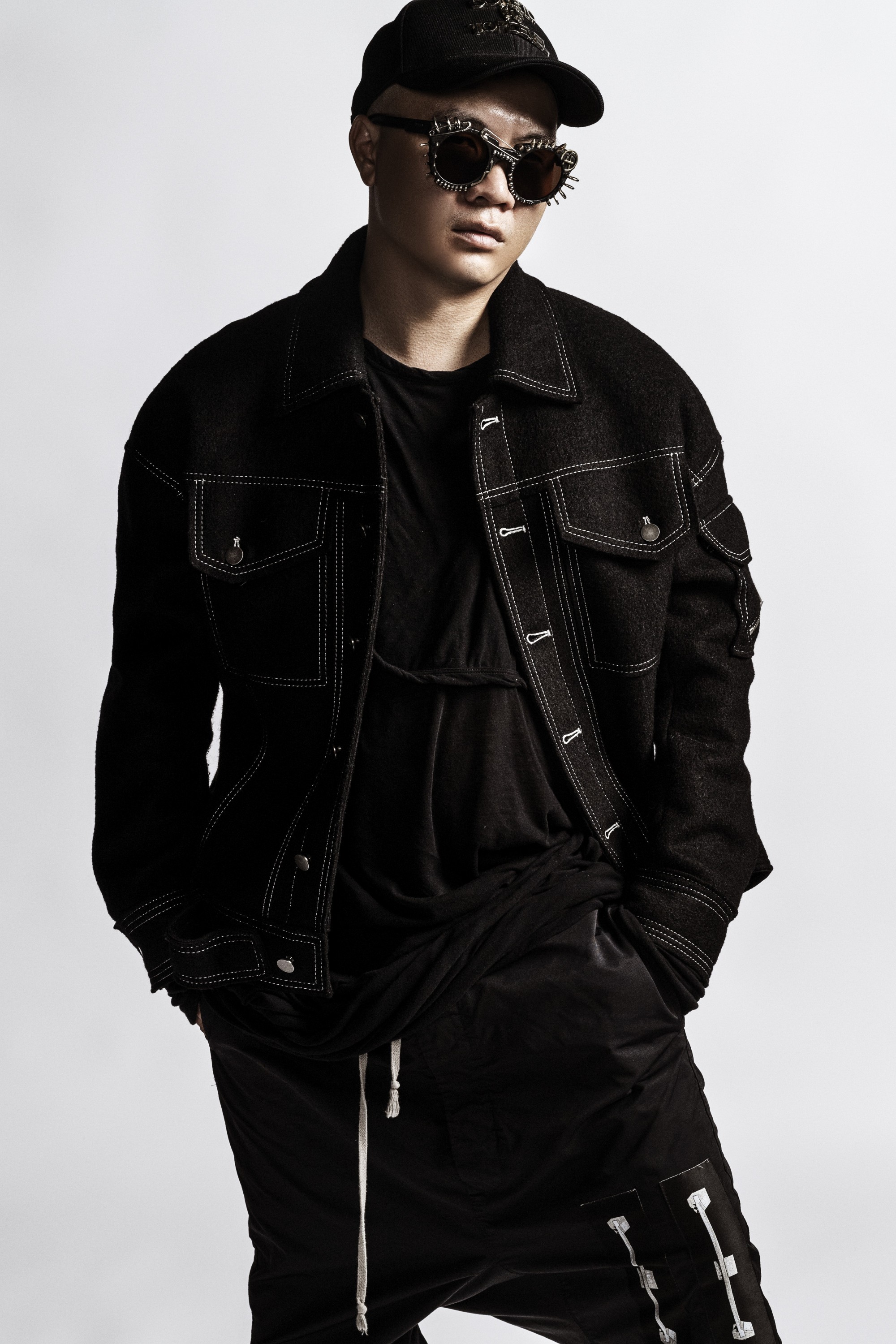 Có nghi vấn cho rằng nhà thiết kế này ôm tiền bỏ trốn sau khi nhóm 'anti' Ý Nhi ngưng hoạt động