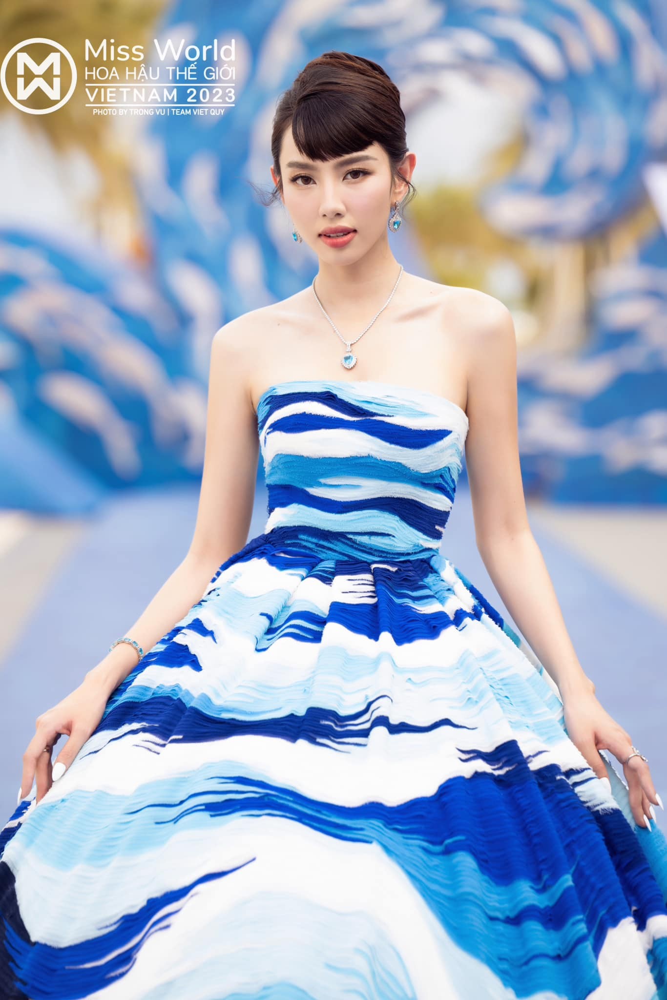 Thùy Tiên “chặt chém' với tạo hình đậm hơi thở biển cả 