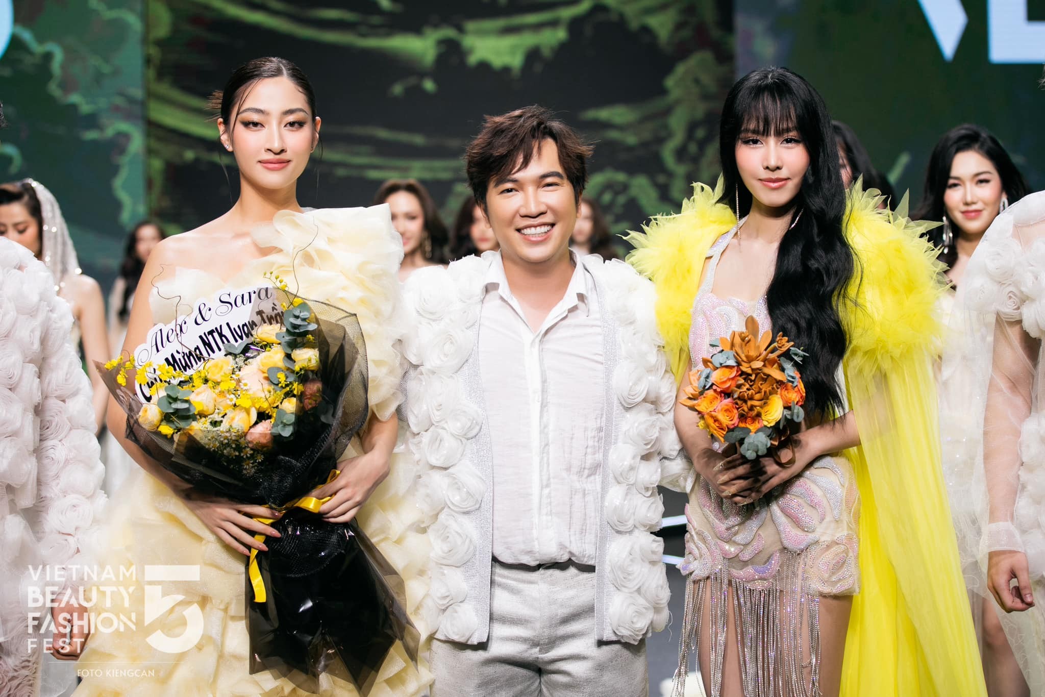 Video: Ngọc Hằng phô kỹ năng catwalk, thần thái cỡ nào mà dân tình đòi 'ụp' vương miện MI 2023? - Ảnh 4 Video: Ngọc Hằng phô kỹ năng catwalk, thần thái cỡ nào mà dân tình đòi 'ụp' vương miện MI 2023? - Ảnh 4