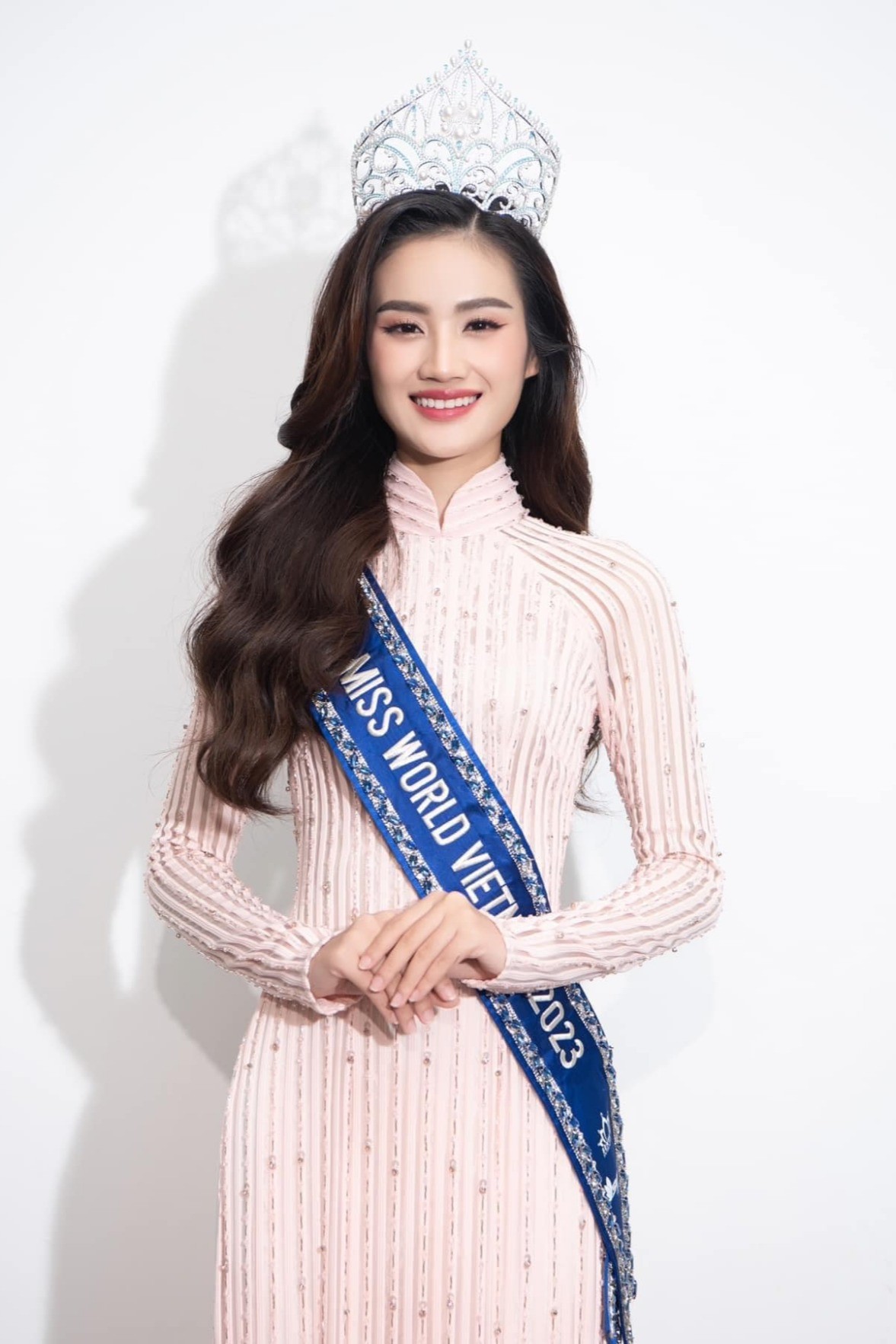 Hoa hậu Ý Nhi vẫn “im hơi lặng tiếng” sau ồn ào vạ miện Hoa hậu Ý Nhi vẫn “im hơi lặng tiếng” sau ồn ào vạ miện
