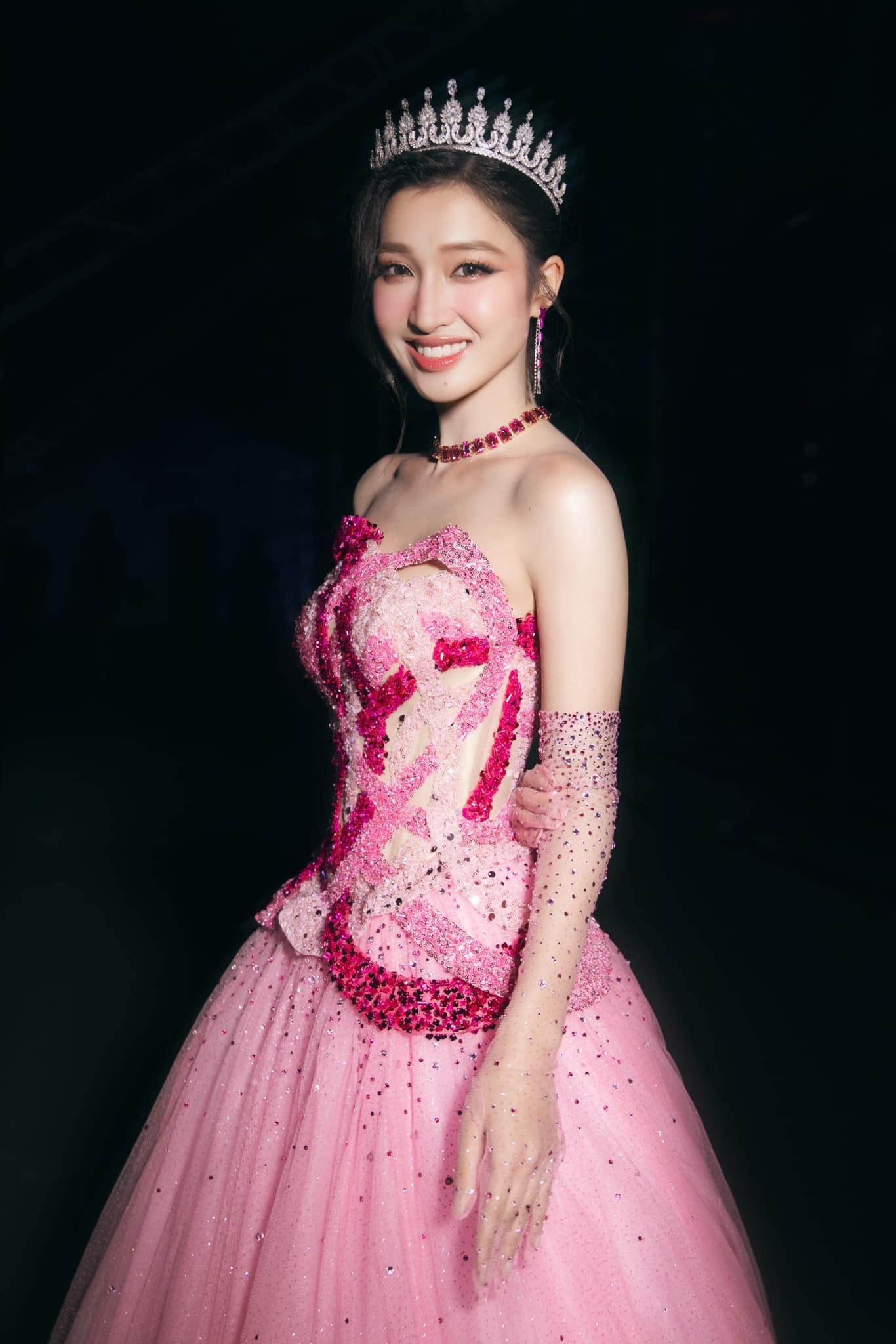 Phương Nhi sẽ đại diện Việt Nam tham gia cuộc thi  Miss International 2023, cô được đánh giá là 'chiến binh nghìn máu'