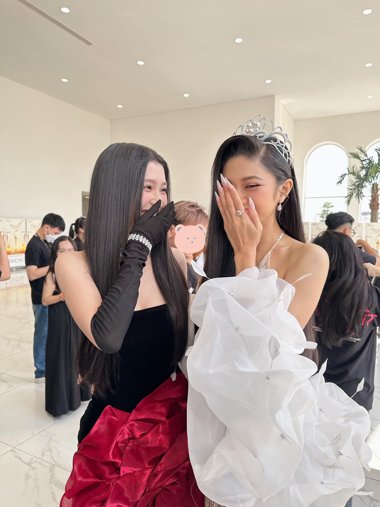 Hai nàng hậu duy trì mối quan hệ thân thiết suốt thời gian qua