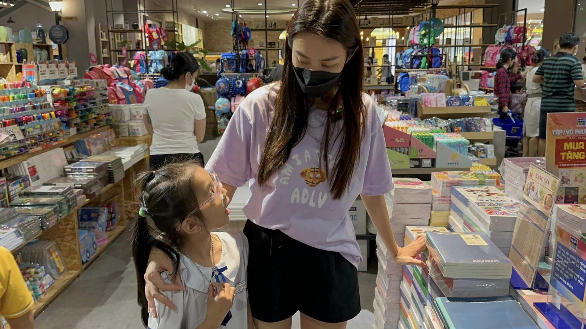 Thùy Tiên làm việc ý nghĩa cho các con nuôi trước thềm năm học mới, lời nhắn nhủ khiến ai nấy mủi lòng - Ảnh 2