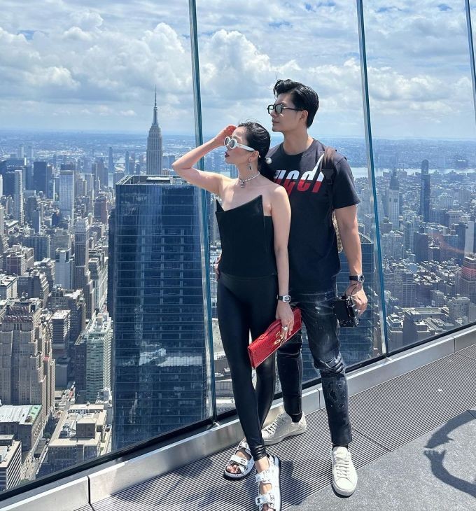 Lệ Quyên - Lâm Bảo Châu dùng bữa ở tầng 101 tòa nhà chọc trời tại New York trong chuyến du lịch hồi đầu tháng Lệ Quyên - Lâm Bảo Châu dùng bữa ở tầng 101 tòa nhà chọc trời tại New York trong chuyến du lịch hồi đầu tháng