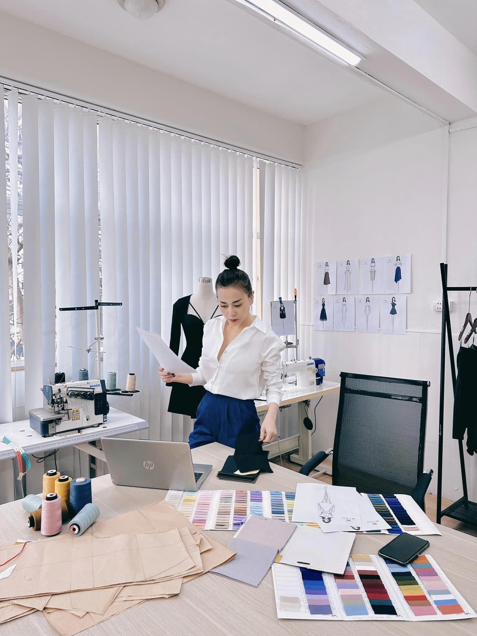 Sau chuyến nghỉ dưỡng, Phương Oanh nhanh chóng quay trở lại với guồng quay của công việc Sau chuyến nghỉ dưỡng, Phương Oanh nhanh chóng quay trở lại với guồng quay của công việc