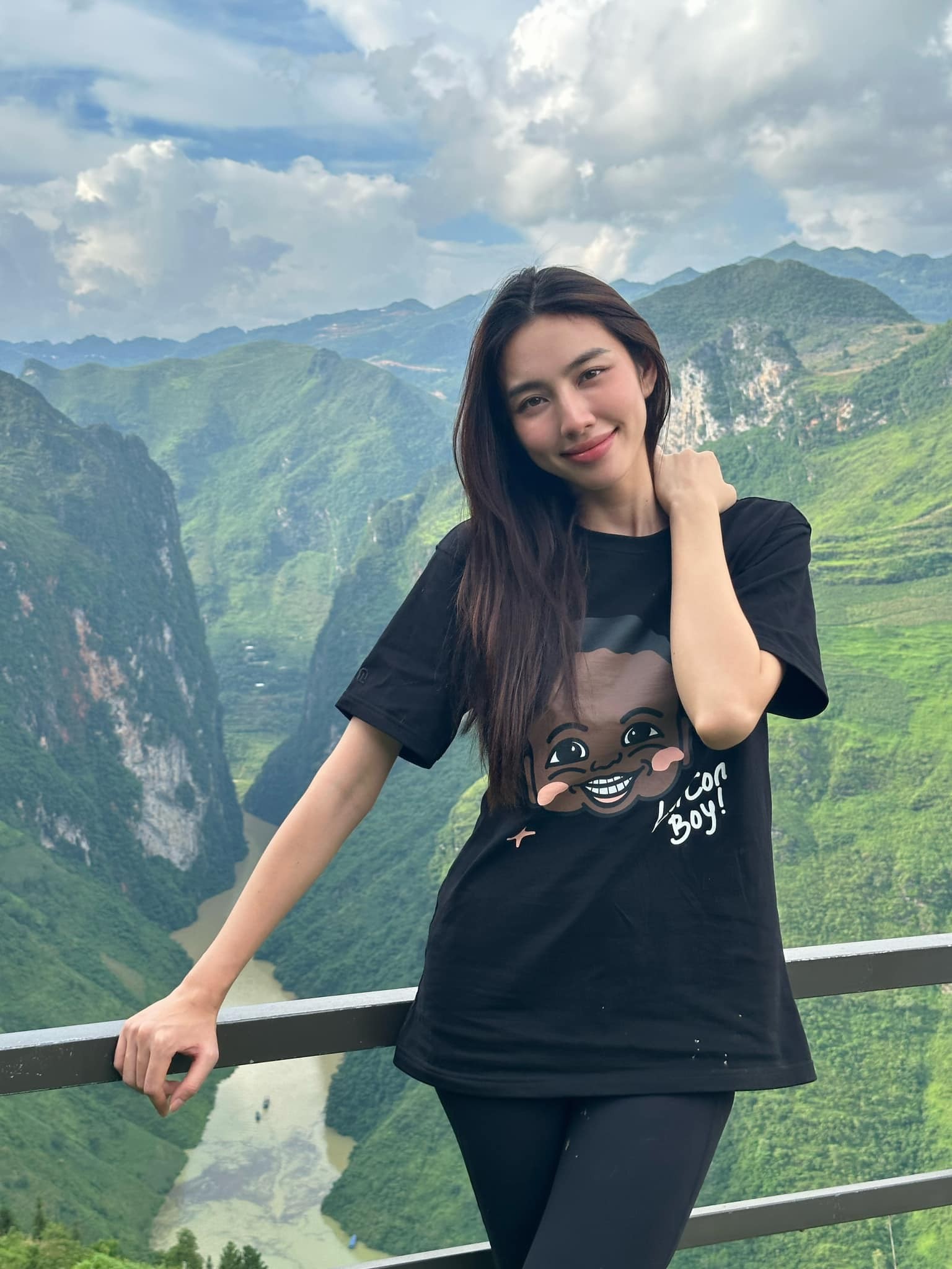 Dù bận rộn, song mỗi khi xuất hiện, Thùy Tiên đều cho thấy nguồn năng lượng tích cực. Dù bận rộn, song mỗi khi xuất hiện, Thùy Tiên đều cho thấy nguồn năng lượng tích cực. 