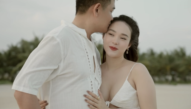 Chồng doanh nhân của Minh Hằng bày tỏ niềm hạnh phúc khi có một tổ ấm viên mãn Chồng doanh nhân của Minh Hằng bày tỏ niềm hạnh phúc khi có một tổ ấm viên mãn