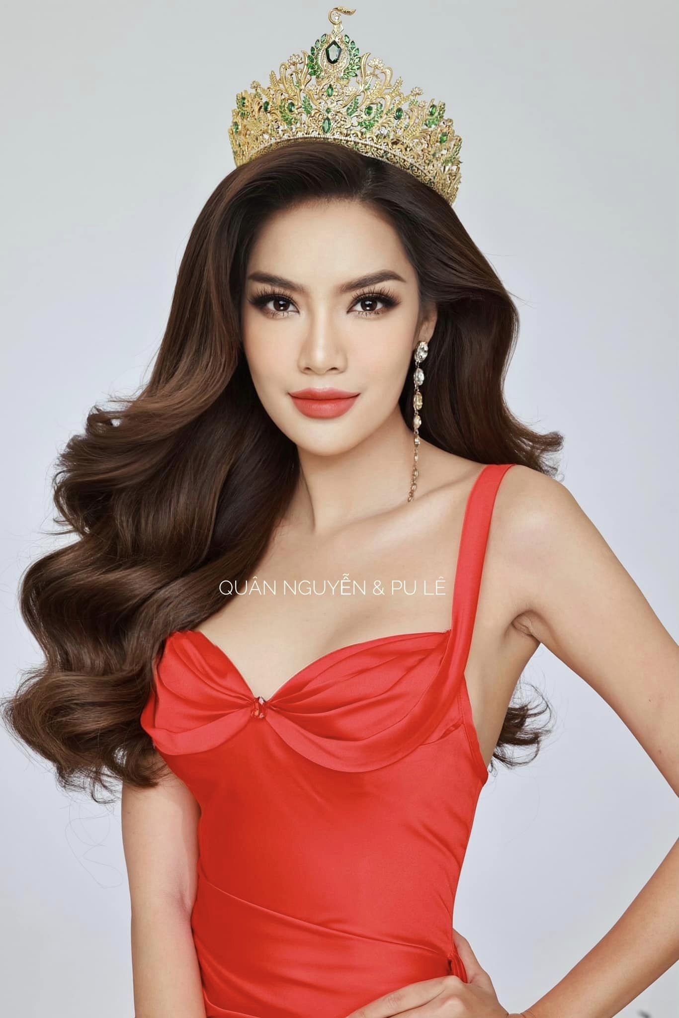 Lê Hoàng Phương tạo nên cơn sốt ngay sau khi đăng quang Lê Hoàng Phương tạo nên cơn sốt ngay sau khi đăng quang