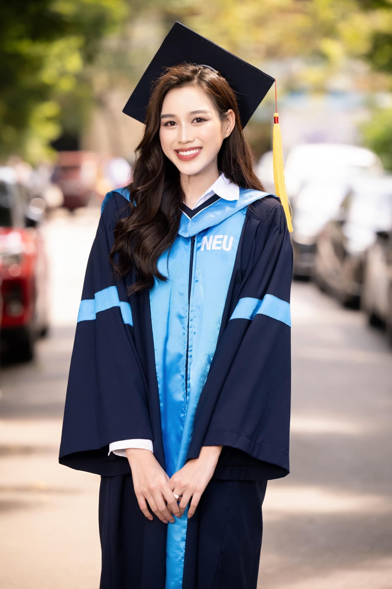 Video: Đỗ Thị Hà khoe nụ cười rực rỡ hơn nắng Thu, dân tình ngắm mãi không chán - Ảnh 4 Video: Đỗ Thị Hà khoe nụ cười rực rỡ hơn nắng Thu, dân tình ngắm mãi không chán - Ảnh 4