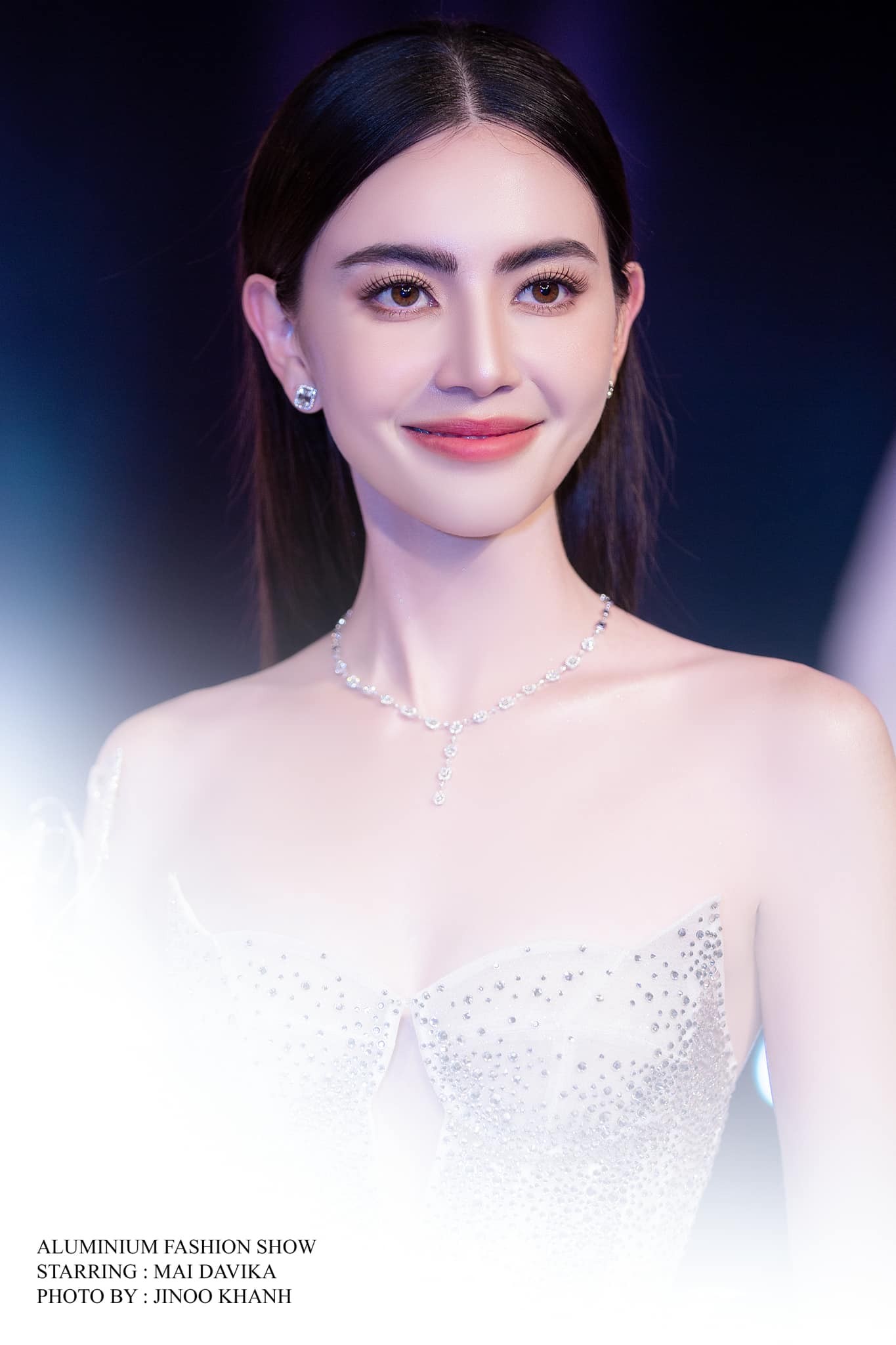 Video: 'Ma nữ đẹp nhất Châu Á' Mai Davika oanh tạc mạng xã hội với màn catwalk thần sầu - Ảnh 4 Video: 'Ma nữ đẹp nhất Châu Á' Mai Davika oanh tạc mạng xã hội với màn catwalk thần sầu - Ảnh 4