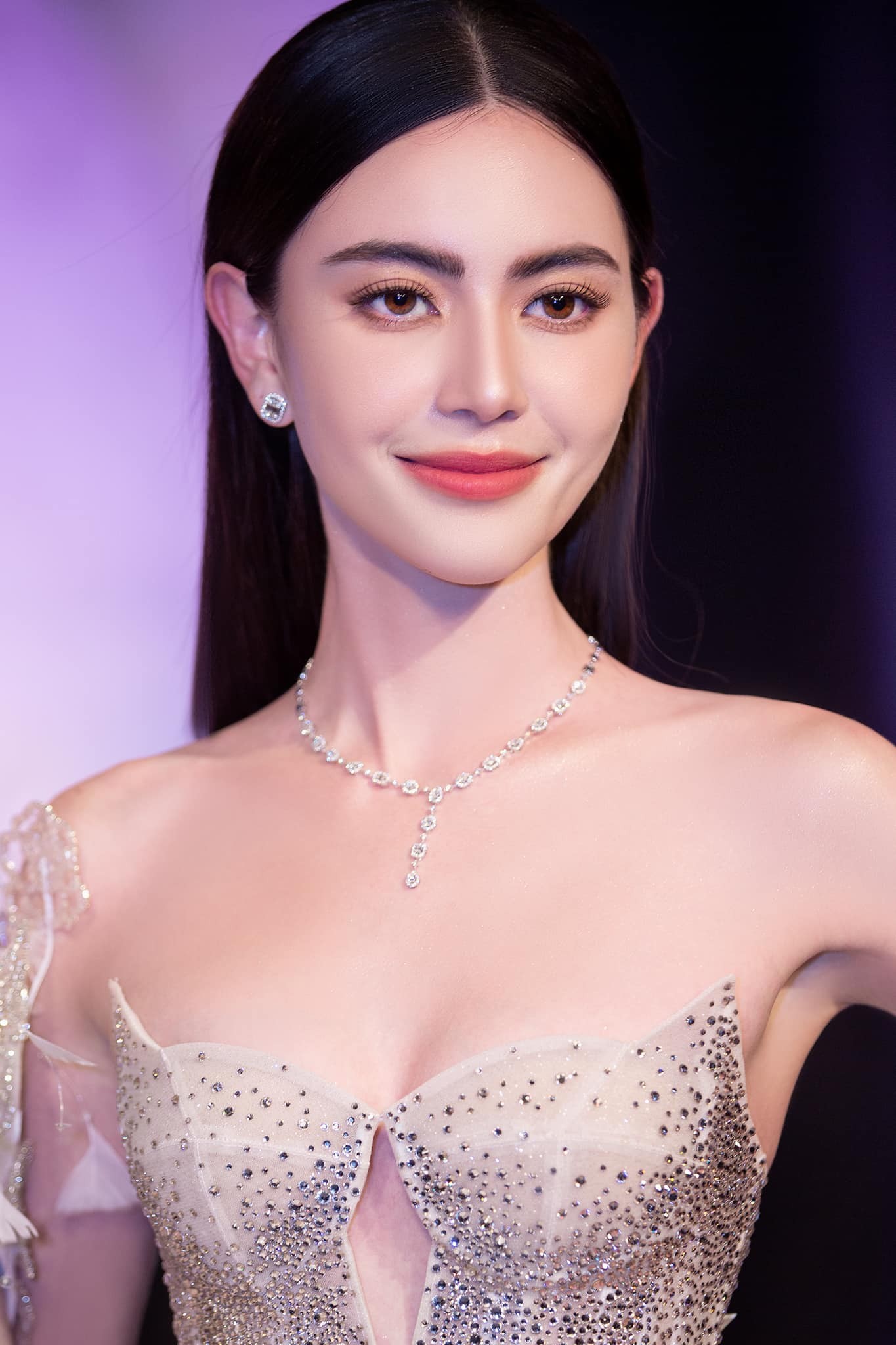 Video: 'Ma nữ đẹp nhất Châu Á' Mai Davika oanh tạc mạng xã hội với màn catwalk thần sầu - Ảnh 5 Video: 'Ma nữ đẹp nhất Châu Á' Mai Davika oanh tạc mạng xã hội với màn catwalk thần sầu - Ảnh 5